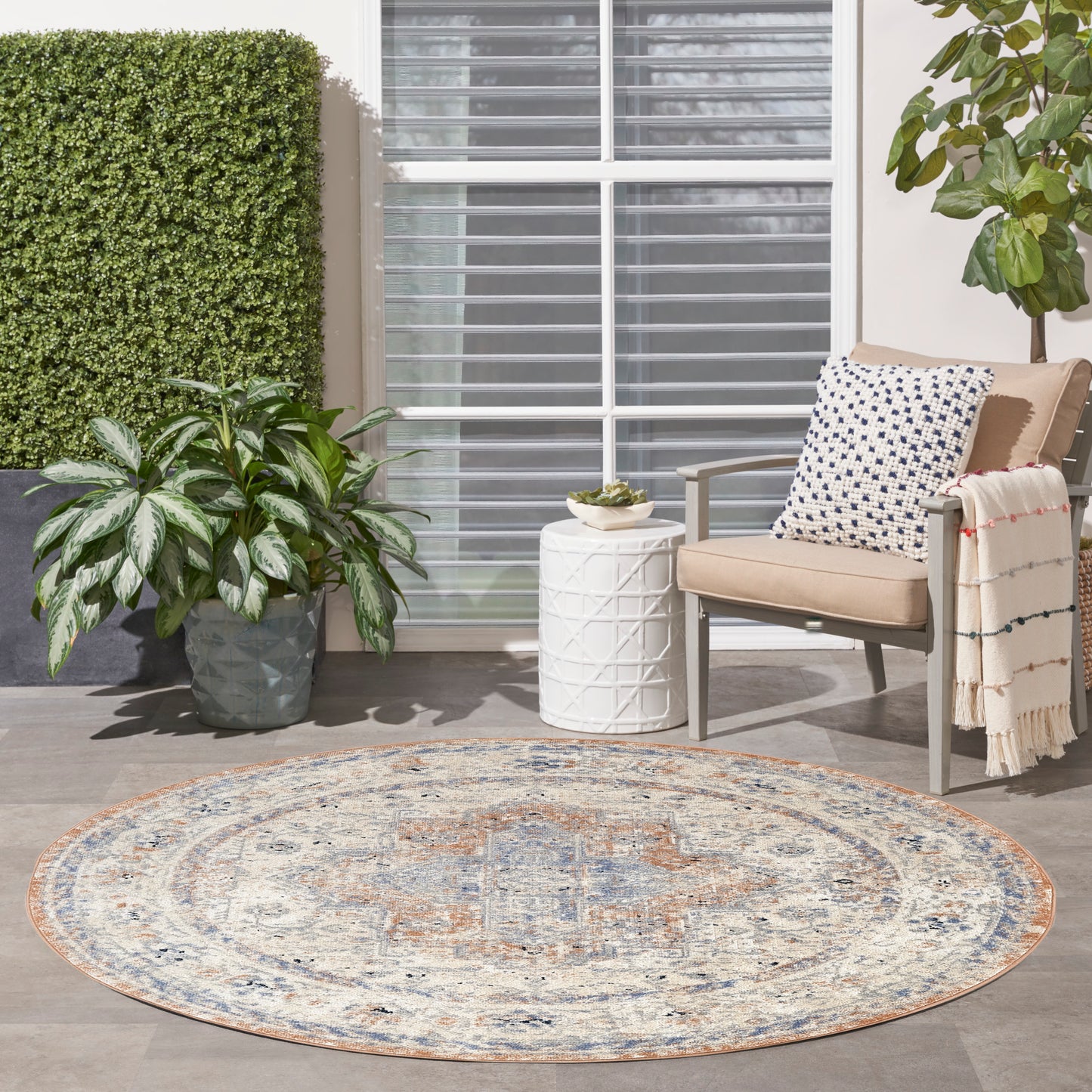 Nourison Nourison Essentials Persian 6' x Round Beige Blue Vintage Rug