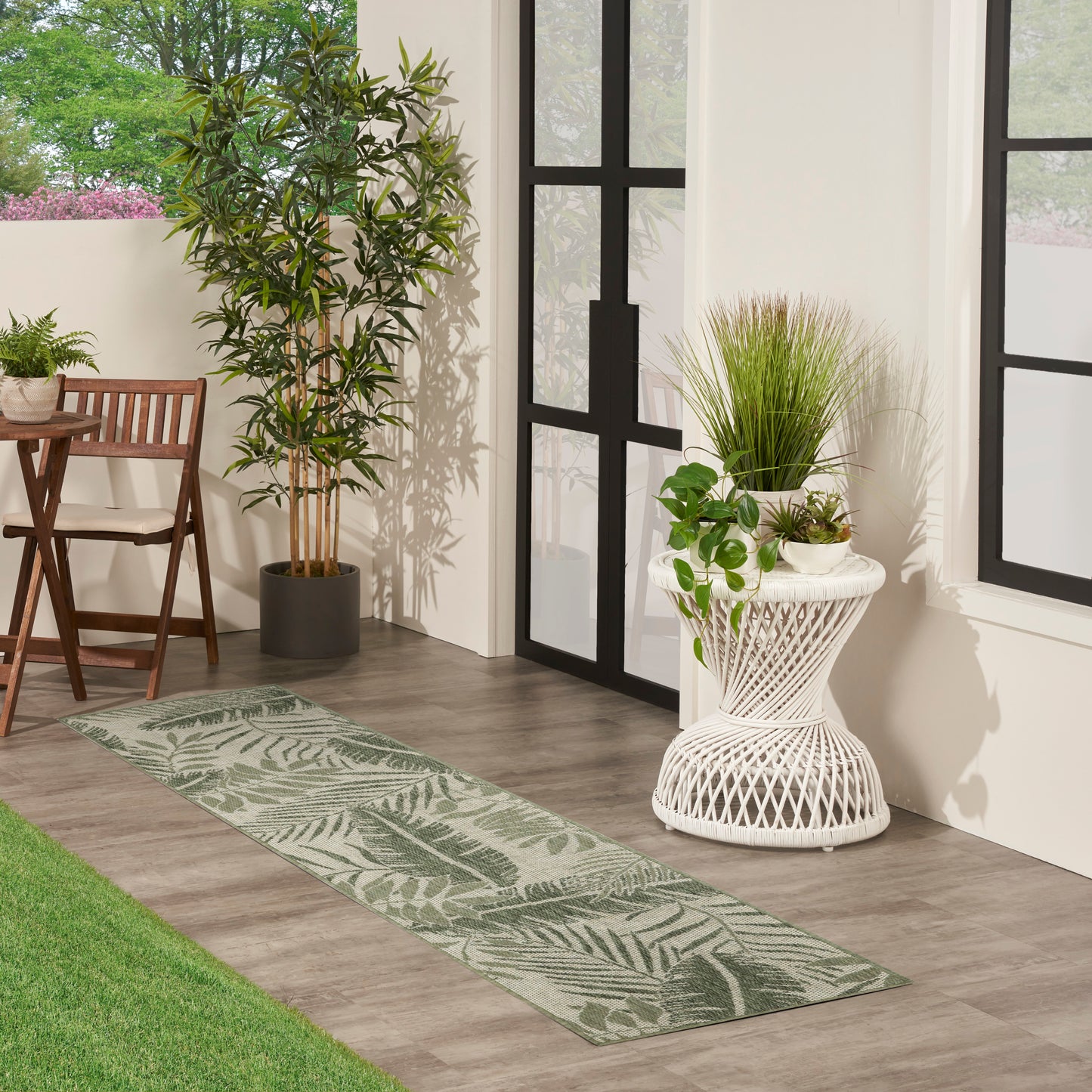 Nourison Garden Oasis 2' x 6' Ivory Green Outdoor Rug