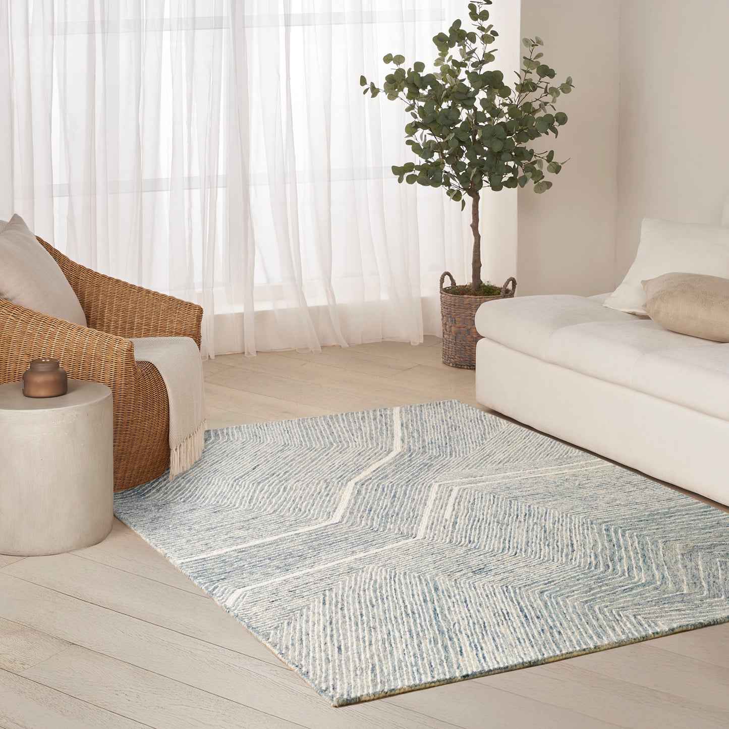 DKNY Pure Angles 5'3" x 7'3" Ivory Blue Modern Indoor Rug