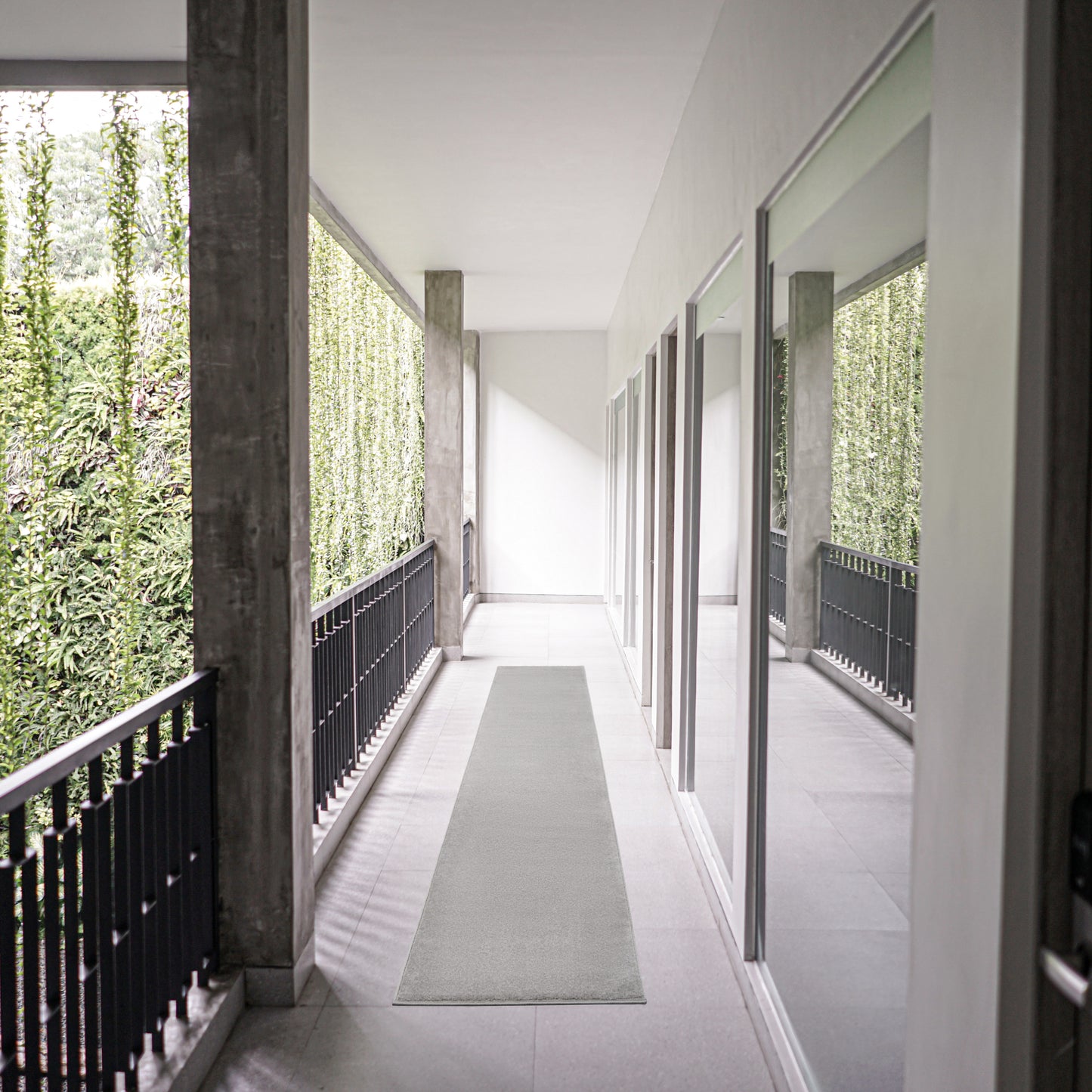 Nourison Nourison Essentials 2'2" x 12' Silver Grey Outdoor Rug