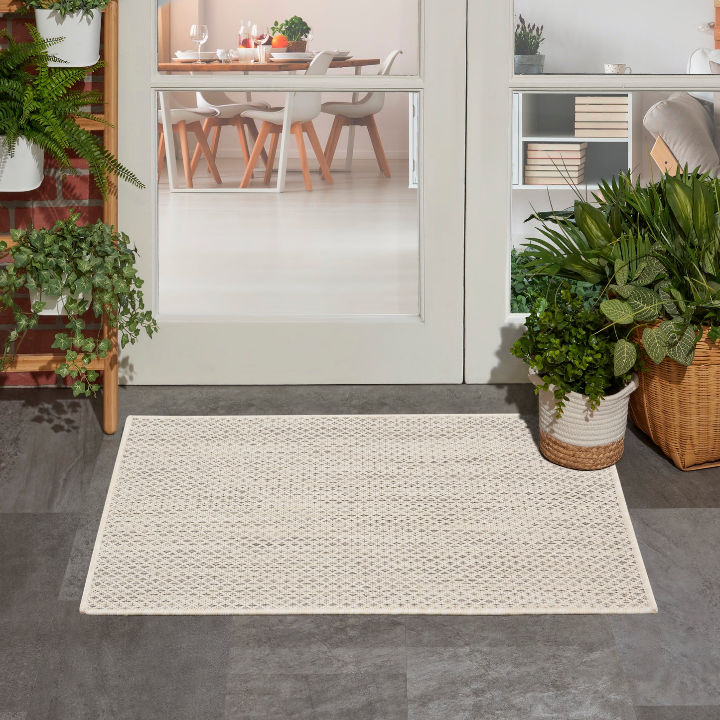 Nourison Courtyard 2' x 3' Ivory Silver Modern Rug
