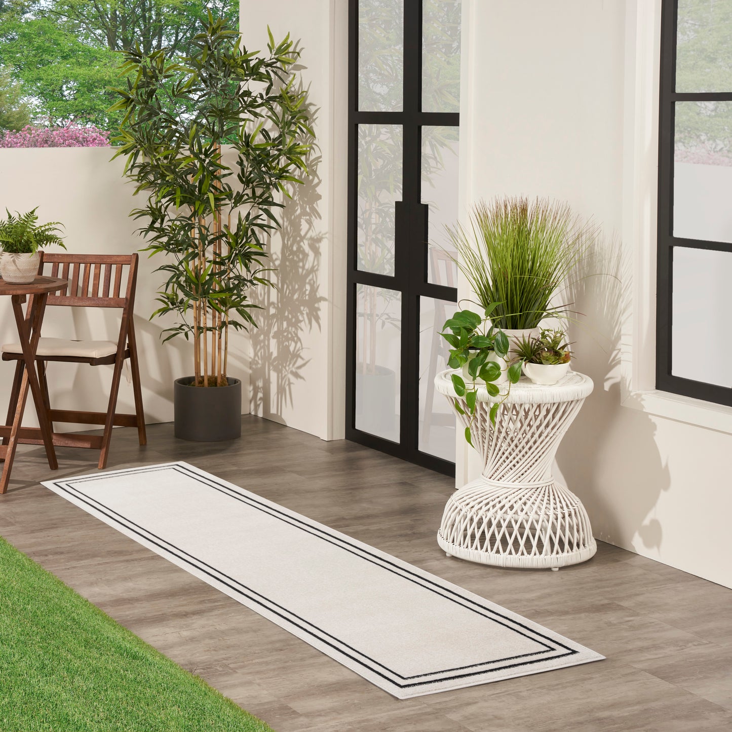 Nourison Nourison Essentials 2' x 6' Ivory/Black Contemporary Rug