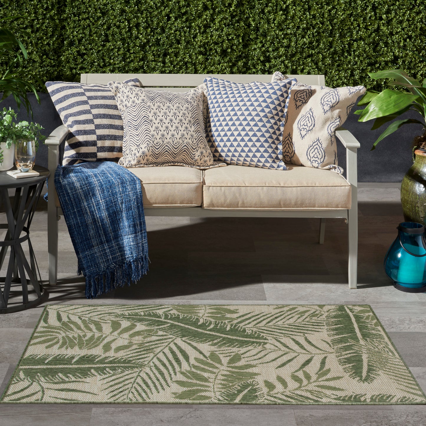 Nourison Garden Oasis 2' x 4' Ivory Green Outdoor Rug