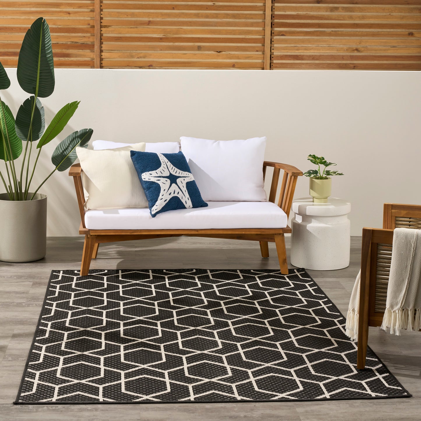 Nourison Horizon Indoor/Outdoor 4' x 6' Black Modern Rug