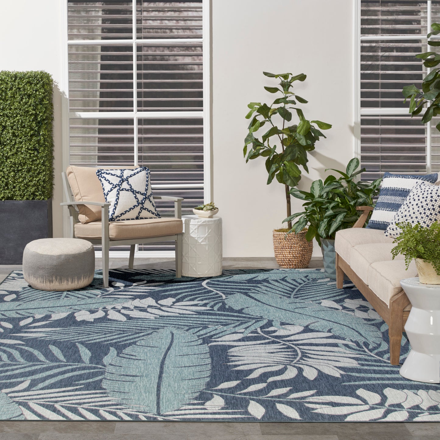 Nourison Garden Oasis 10' x 14' Navy Outdoor Rug