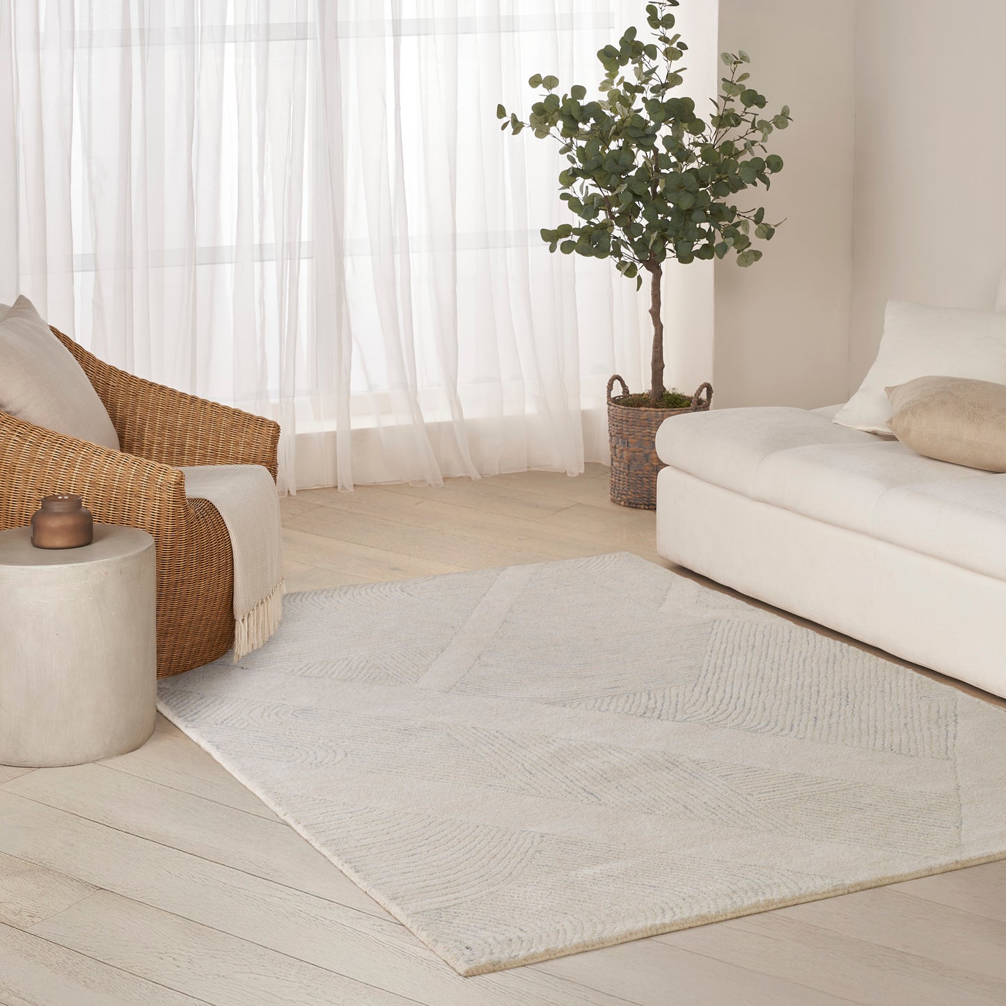 DKNY Pure Patterns 3'9" x 5'9" Ivory Grey Modern Indoor Rug