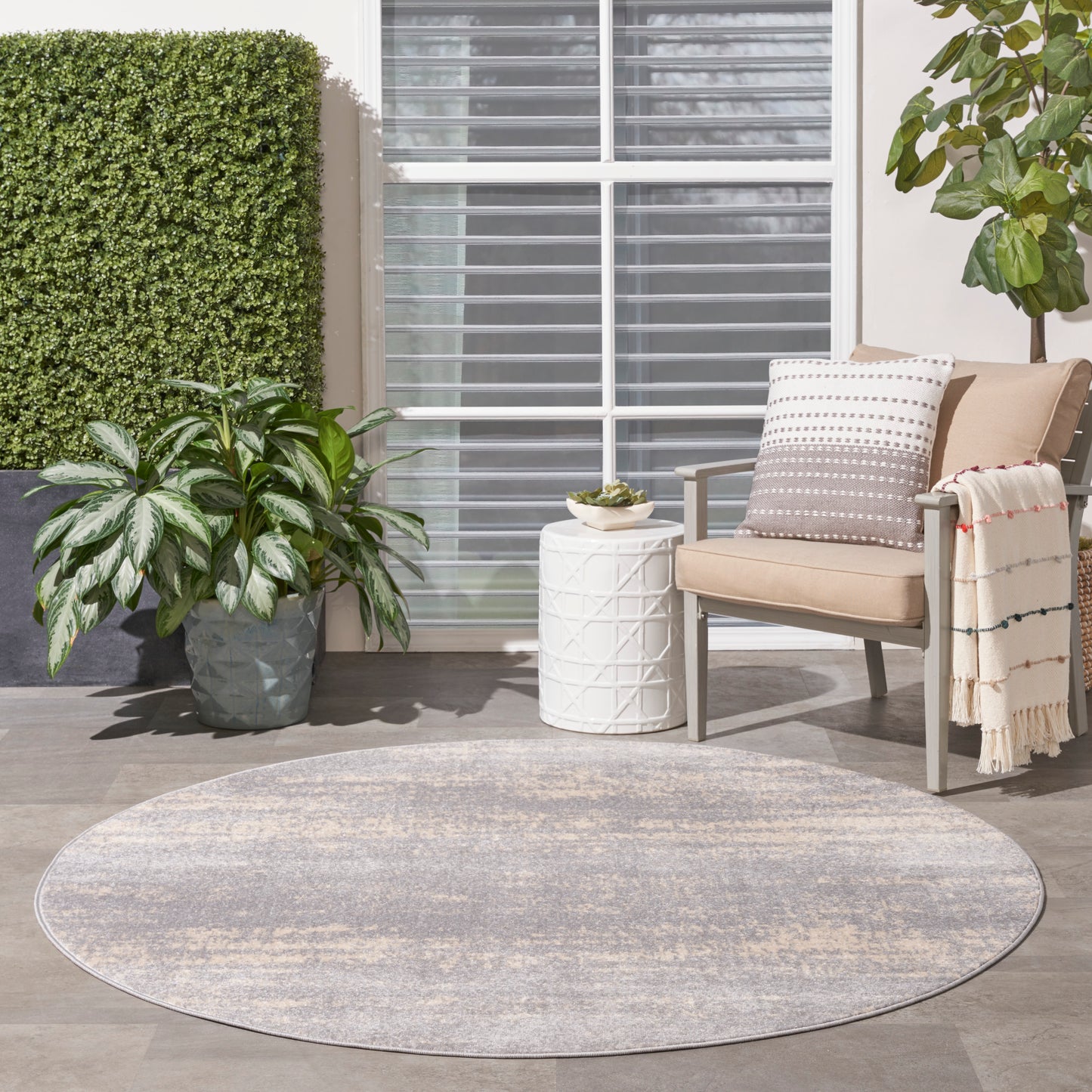 Nourison Nourison Essentials 4' x Round Grey Beige Modern Rug