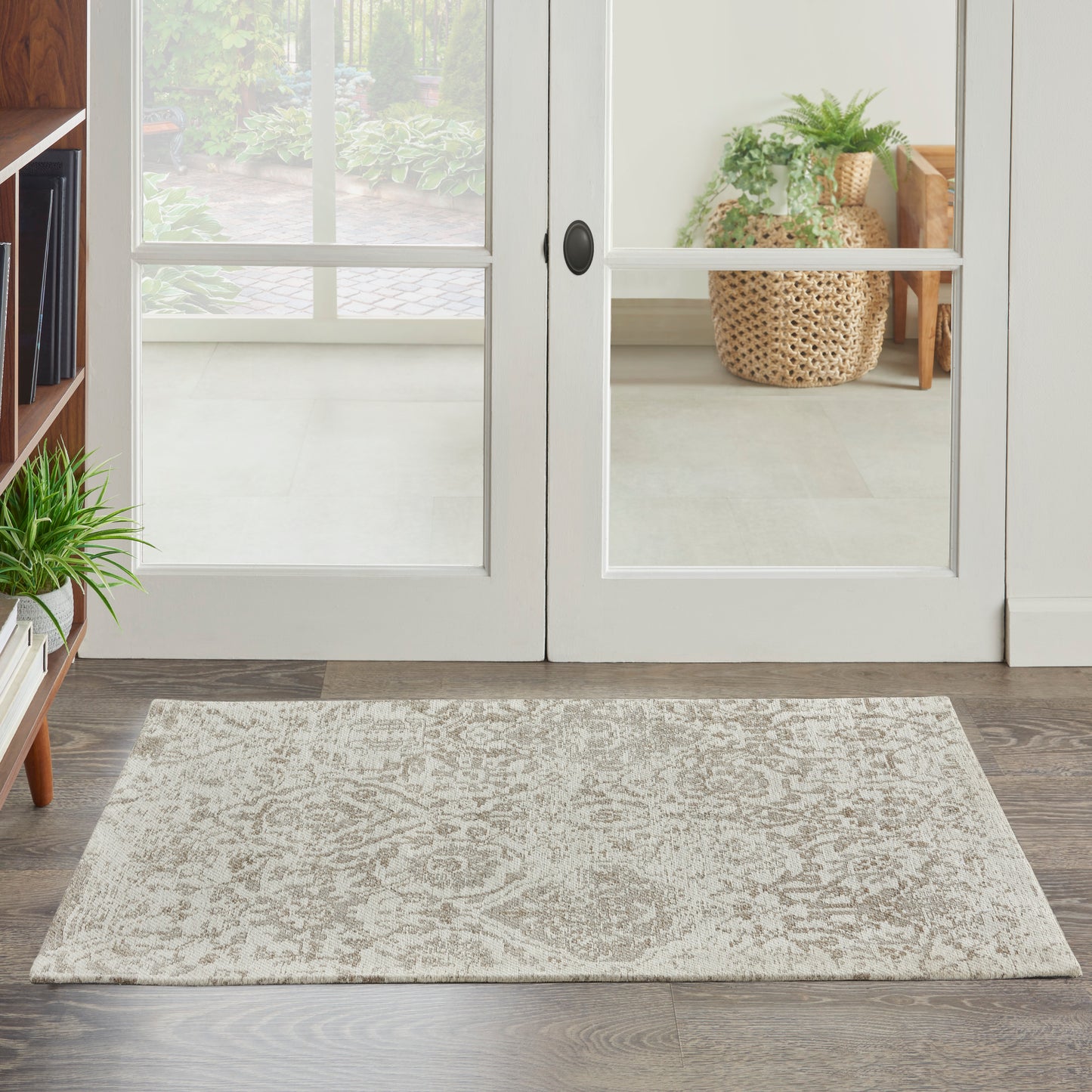 Nourison Damask 2'3" x 3'9" Ivory Farmhouse Indoor Rug