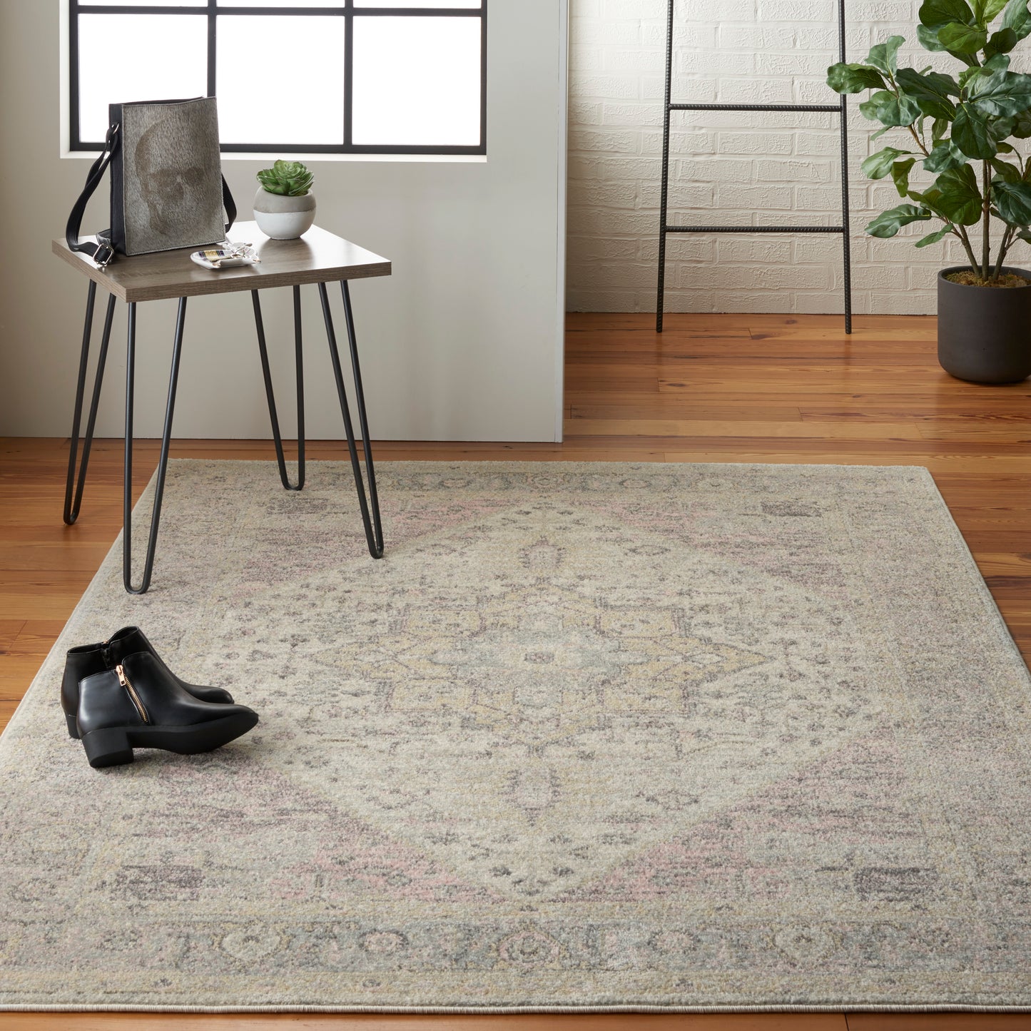 Nourison Tranquil 6' x 9' Ivory/Pink Vintage Indoor Rug