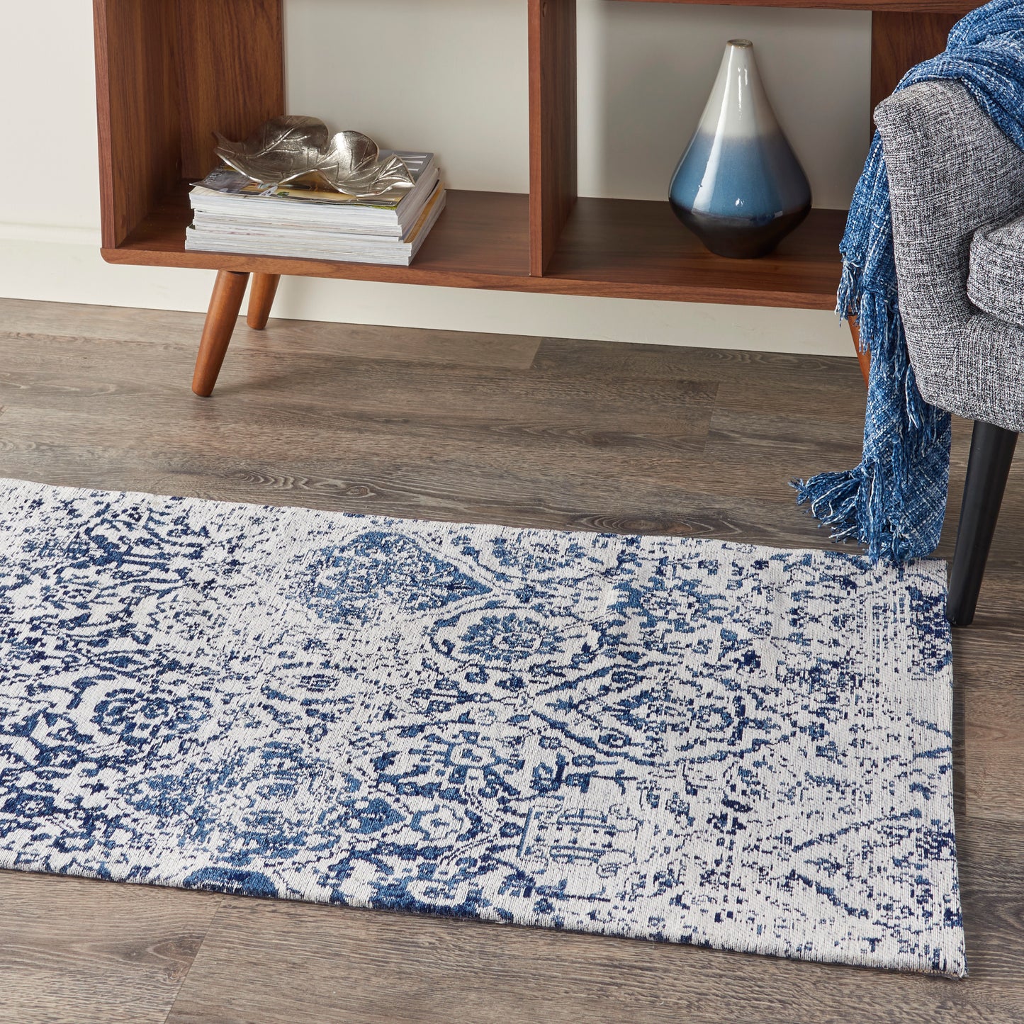 Nourison Damask 2'3" x 3'9" Ivory/Navy Vintage Indoor Rug