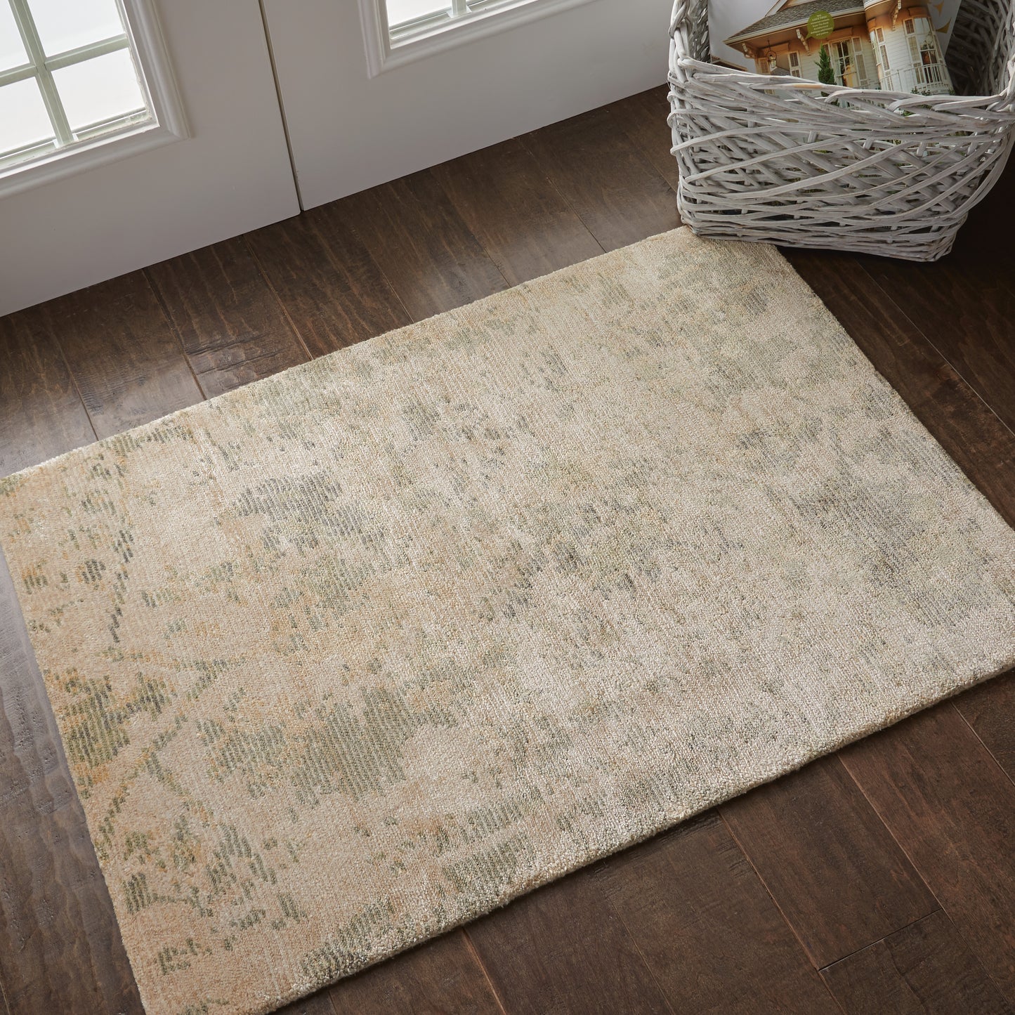 Nourison Lucent 2' x 3' Pearl Vintage Indoor Rug