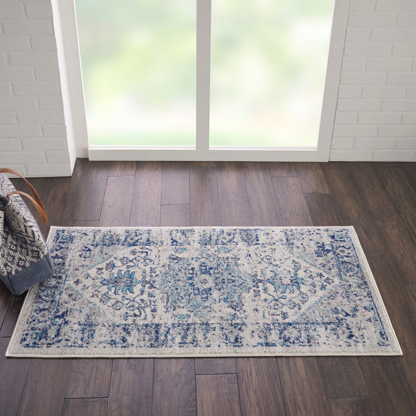 Nourison Tranquil 2' x 4' Ivory/Light Blue Vintage Indoor Rug