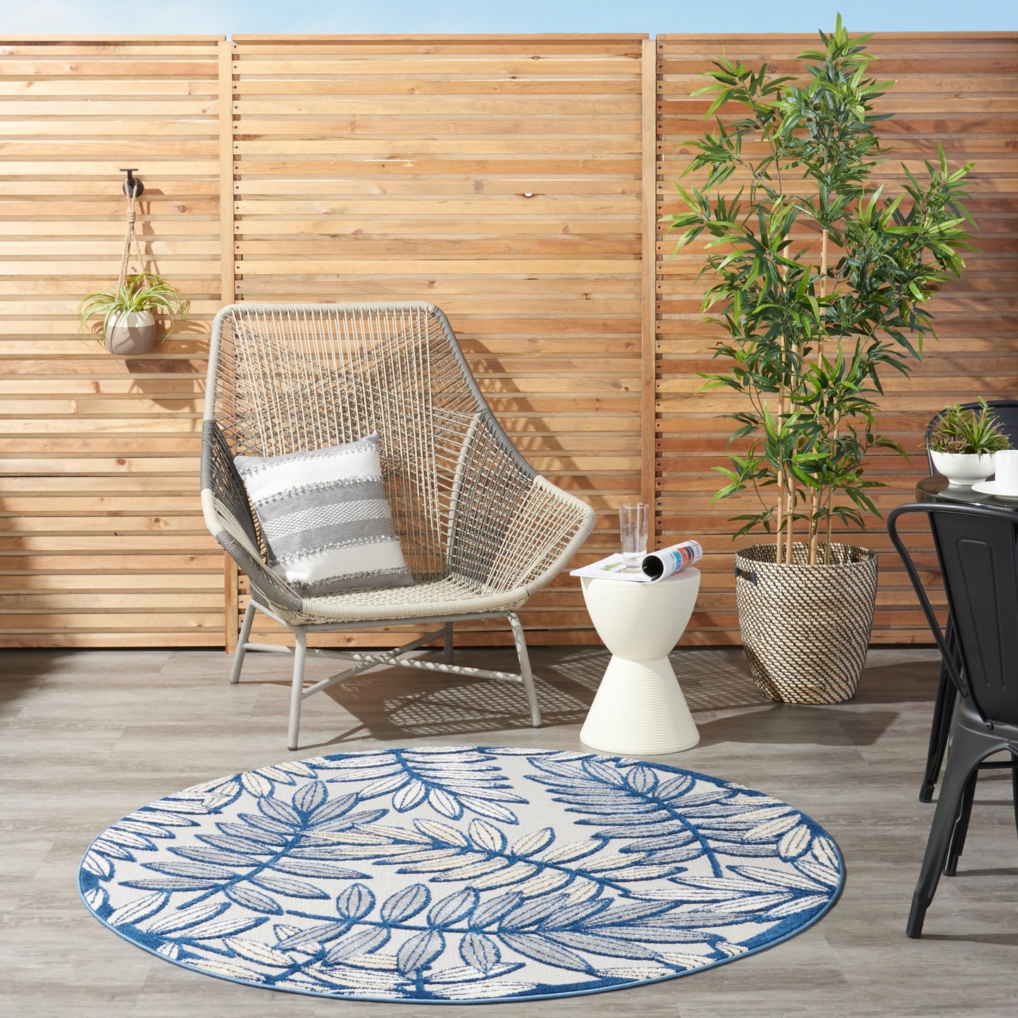 Nourison Aloha 5'3" x Round Ivory/Navy Tropical Rug