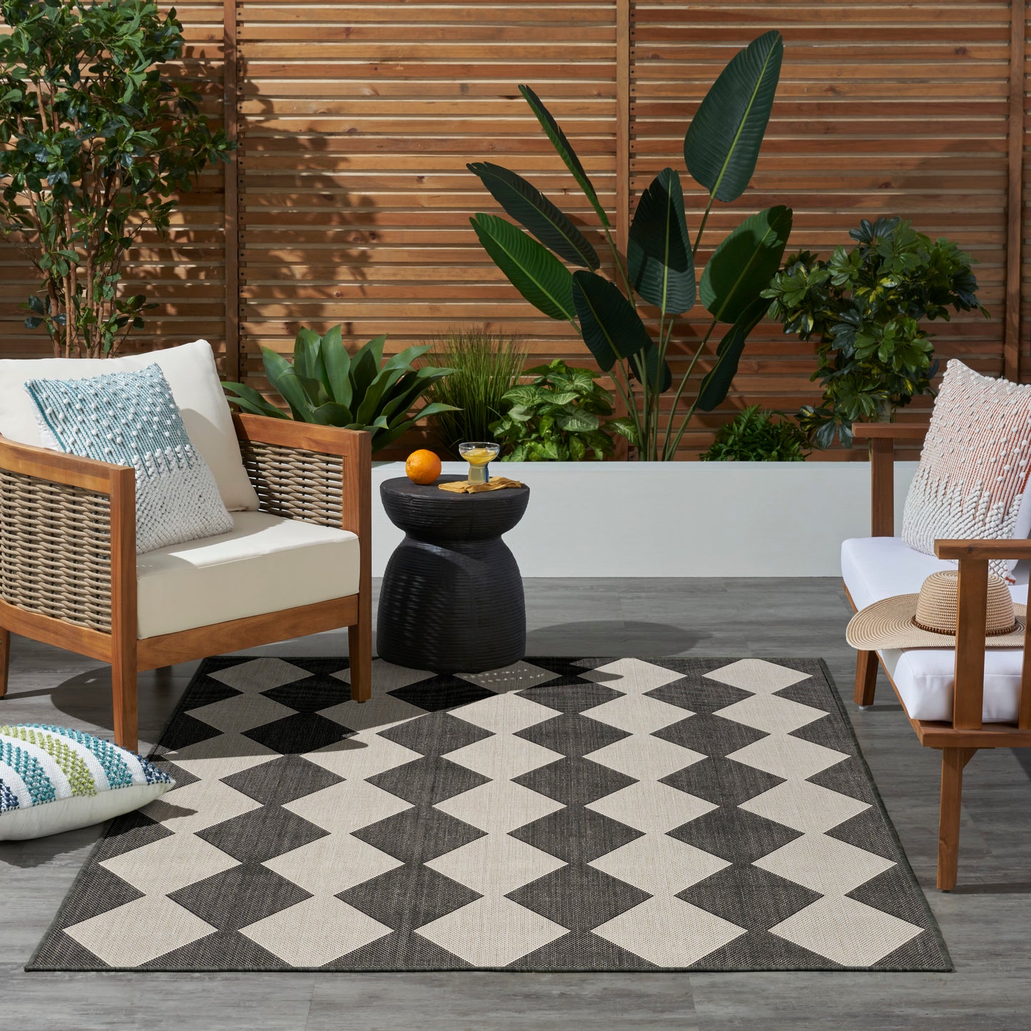 Nourison Positano 4' x 6' Black Modern Rug