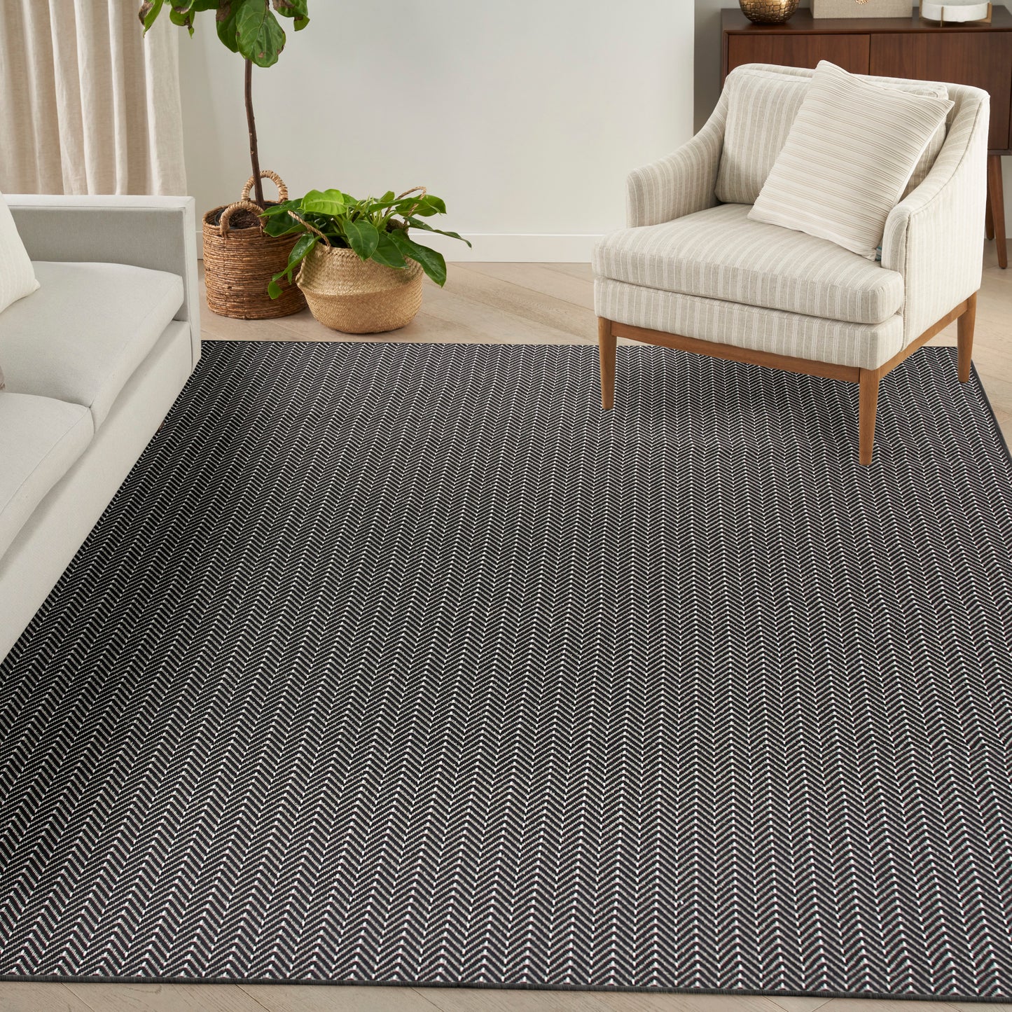 Nourison Horizon Indoor/Outdoor 10' x 14' Black Modern Rug