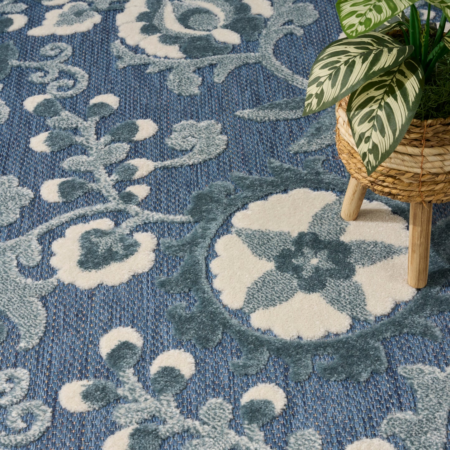 Nourison Aloha 3'6" x 5'6" Blue Farmhouse Rug