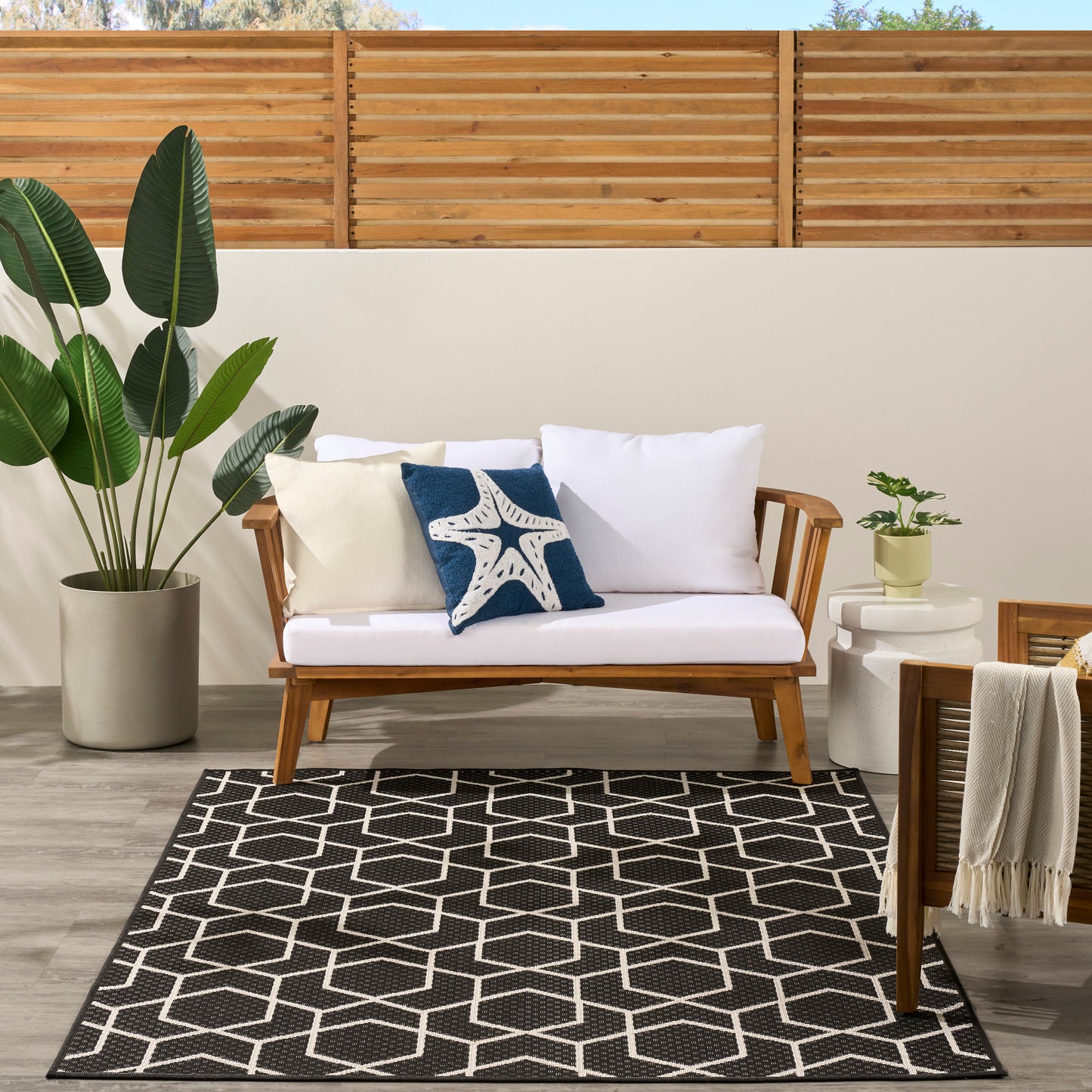 Nourison Horizon Indoor/Outdoor 4' x 6' Black Modern Rug