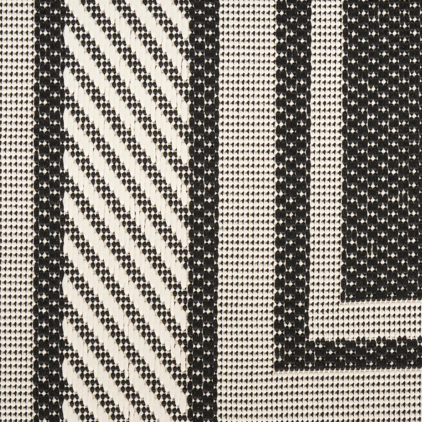 Nourison Horizon Indoor/Outdoor 5' x 7' Black Modern Rug