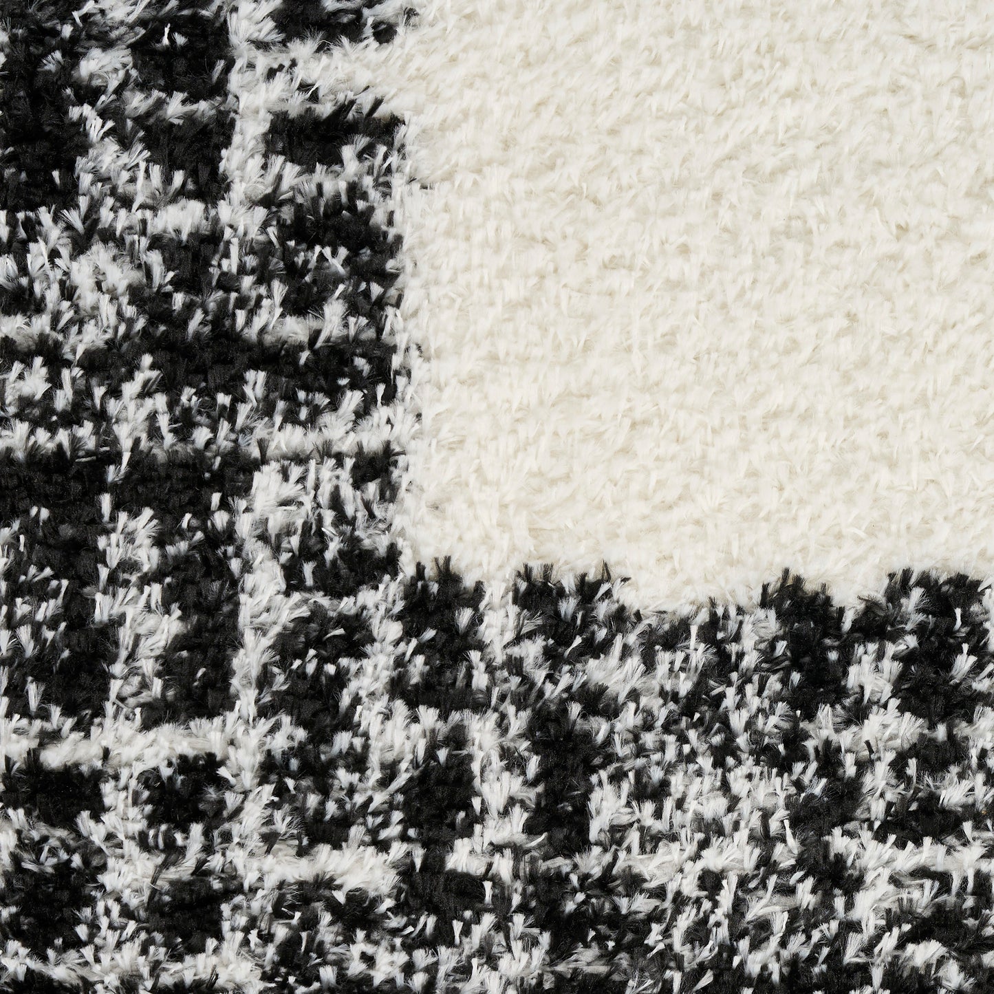 Nourison Pacific Shag 5'3" x 7'3" Ivory Black Shag Indoor Rug