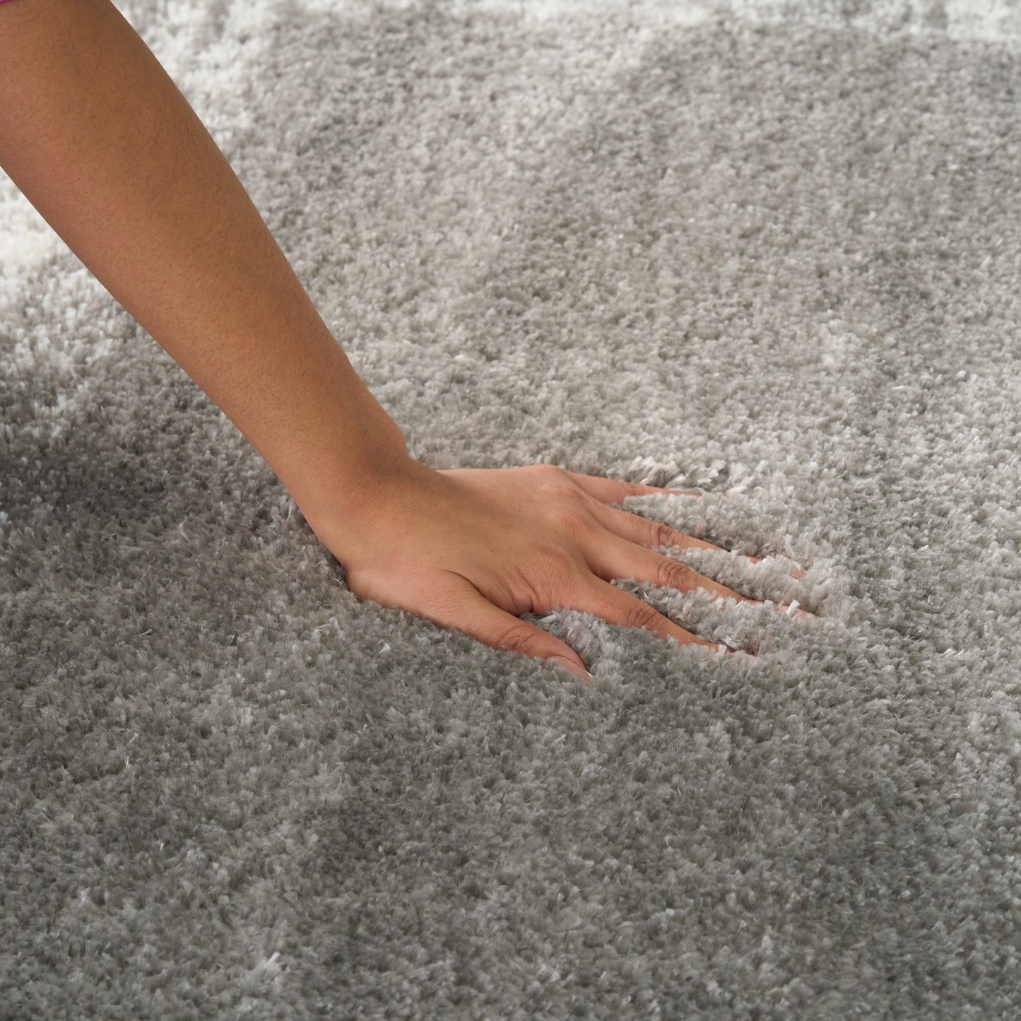 Nourison Pacific Shag 5'3" x 7'3" Grey Shag Indoor Rug