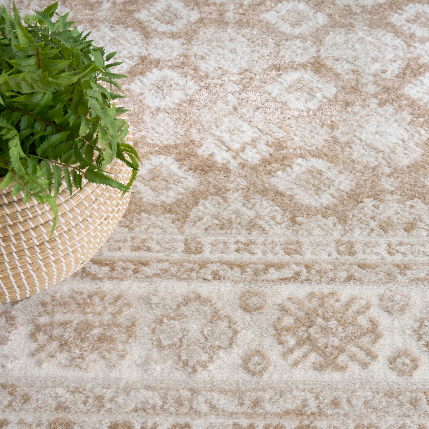 Nourison Dekor 4' x 6' Cream Beige Vintage Indoor Rug