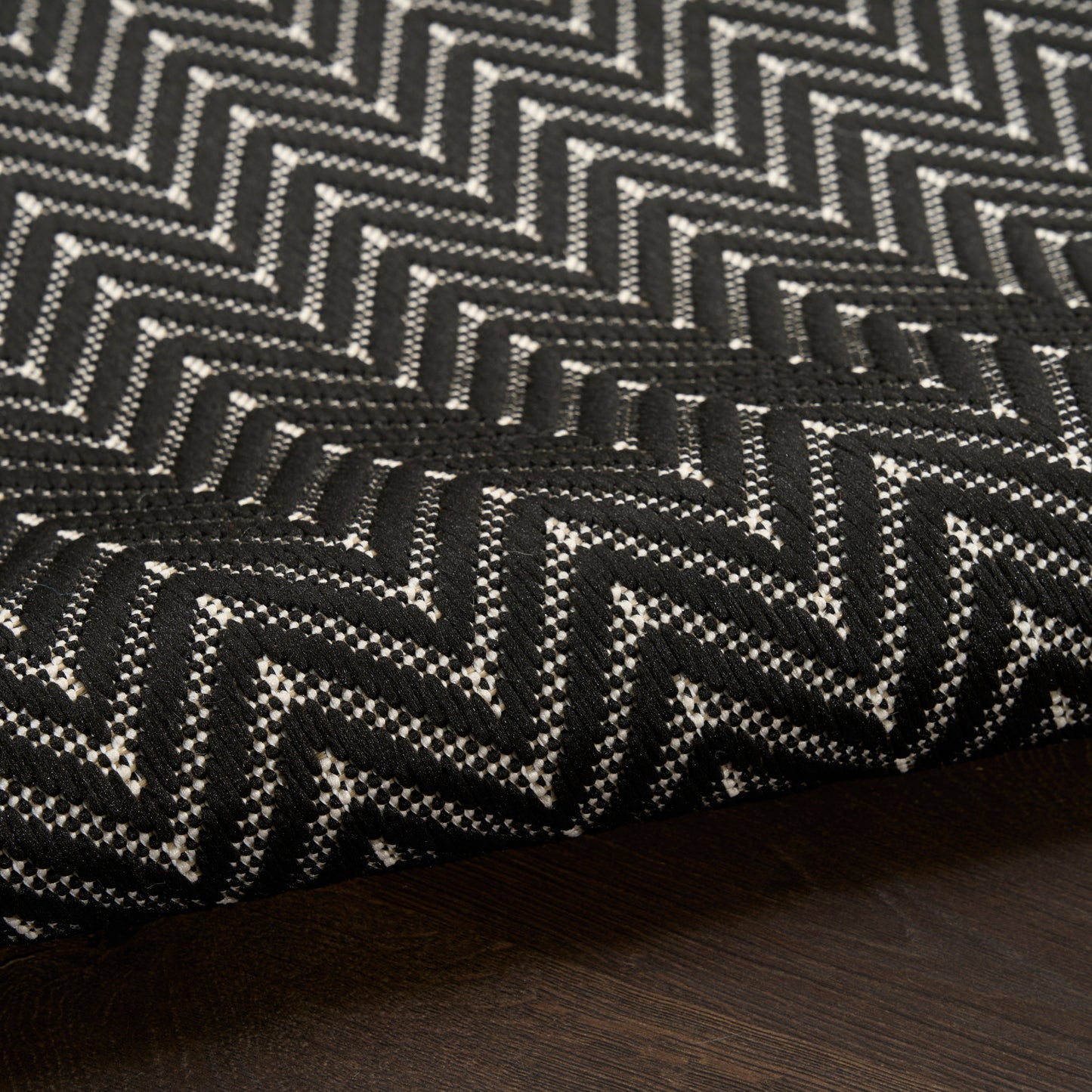 Nourison Horizon Indoor/Outdoor 5' x 7' Black Modern Rug