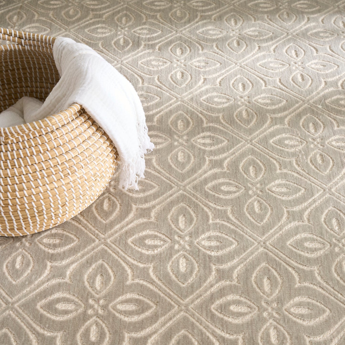 Nourison Washable Charm 5' x 7' Silver Ivory Contemporary Indoor Rug