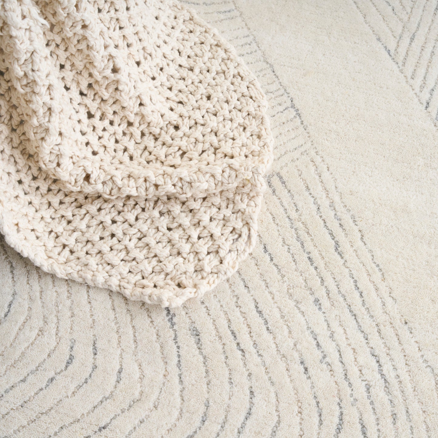 DKNY Pure Patterns 3'9" x 5'9" Ivory Grey Modern Indoor Rug