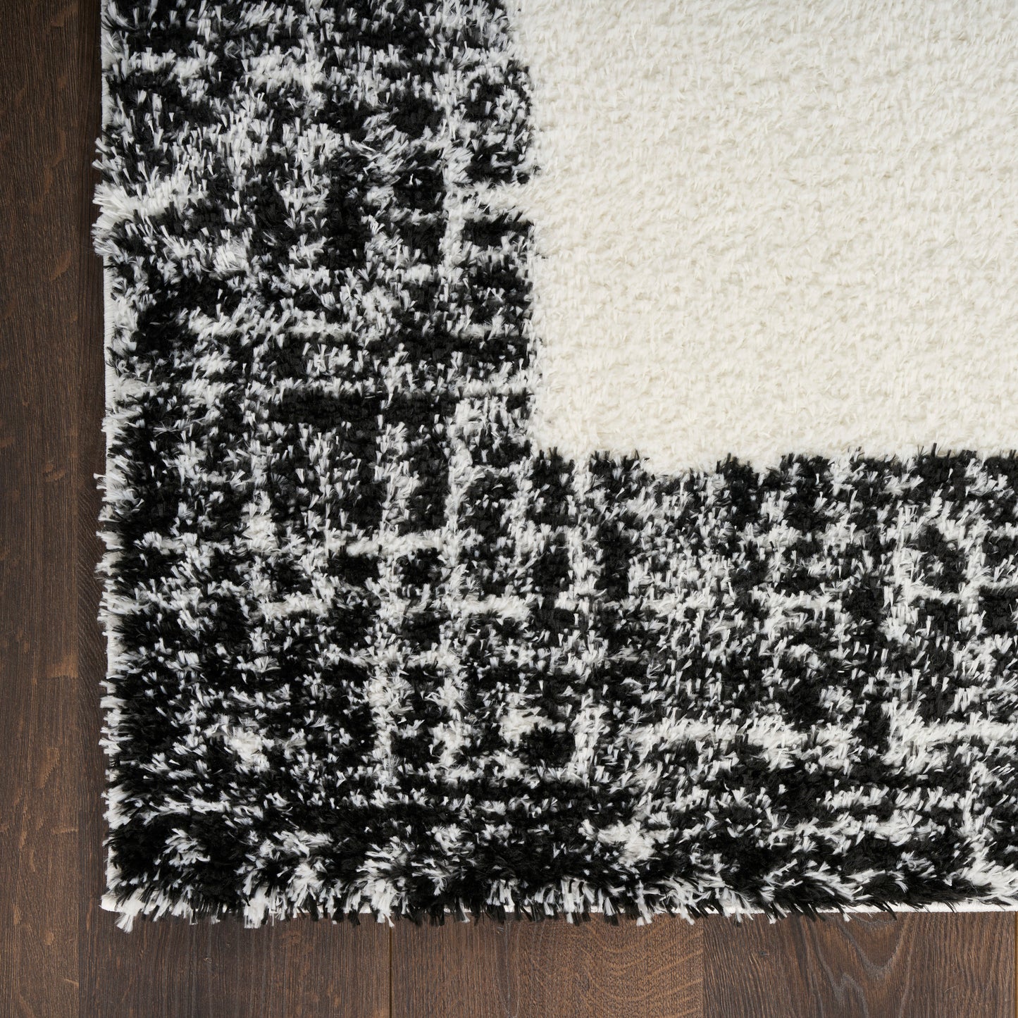 Nourison Pacific Shag 5'3" x 7'3" Ivory Black Shag Indoor Rug