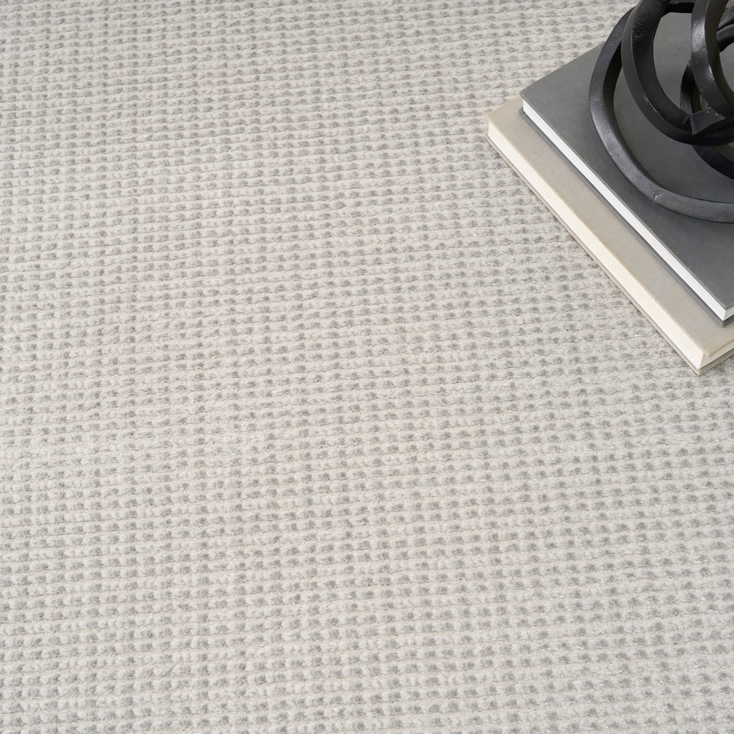 DKNY Atlantic Avenue 4' x 6' Grey Modern Indoor Rug