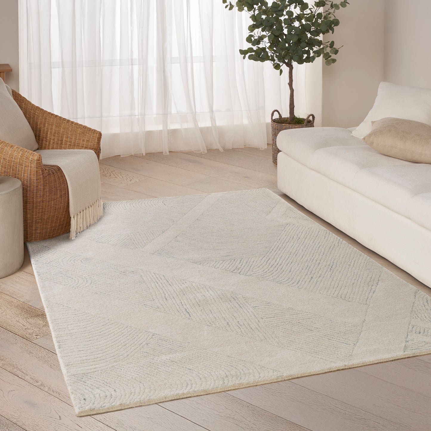 DKNY Pure Patterns 5'3" x 7'3" Ivory Grey Modern Indoor Rug
