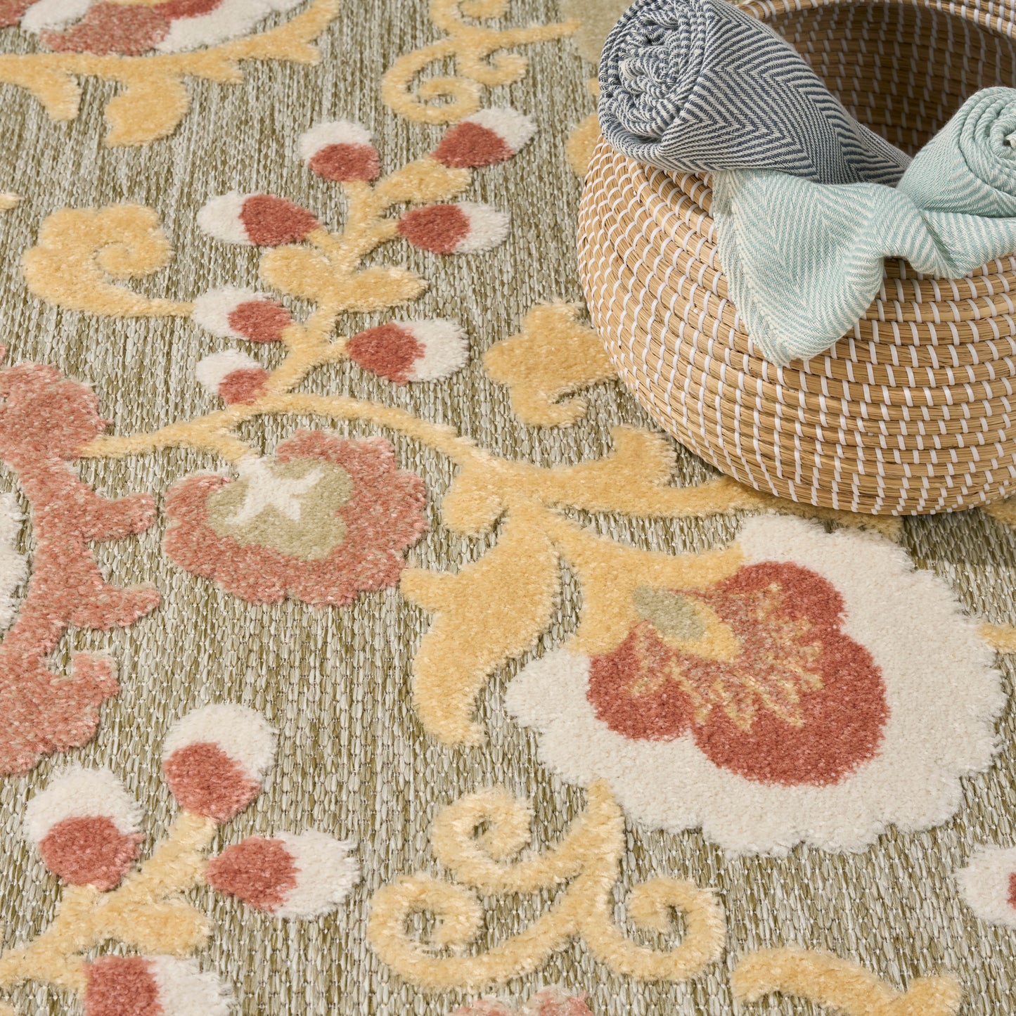 Nourison Aloha 3'6" x 5'6" Sage Rose Farmhouse Rug