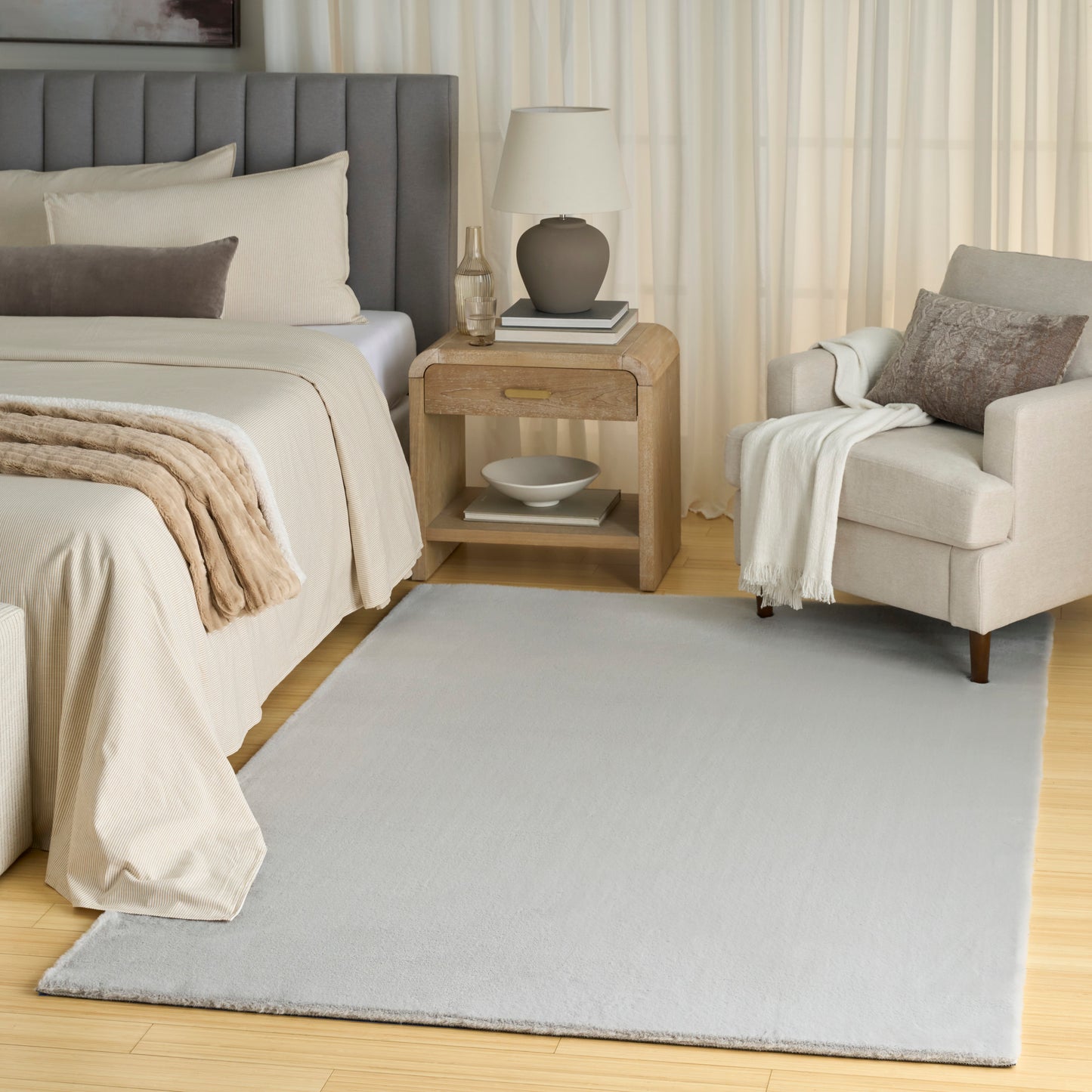 Nourison Soft Plush Rabbit Fur 4' x 6' Silver Contemporary Indoor Rug