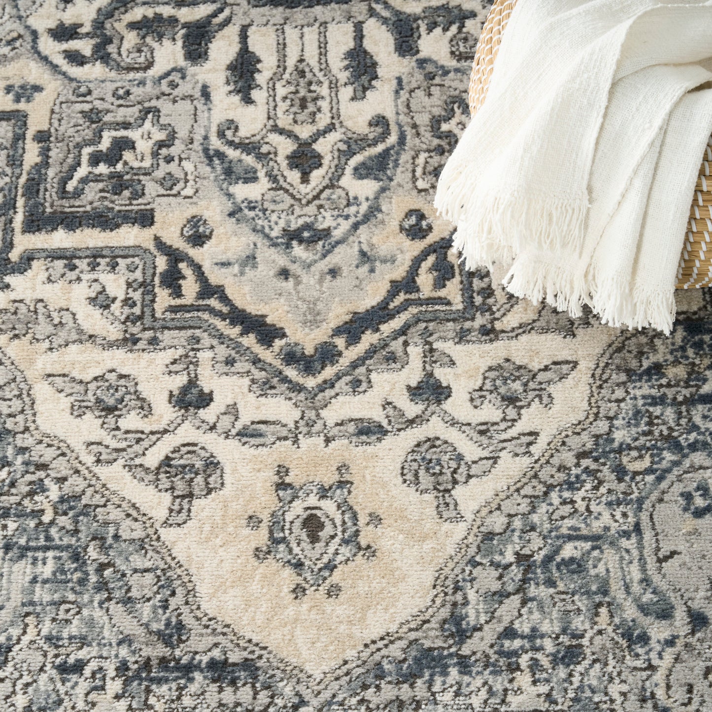 Nourison Quarry 5'3" x 7'3" Ivory Navy Vintage Indoor Rug
