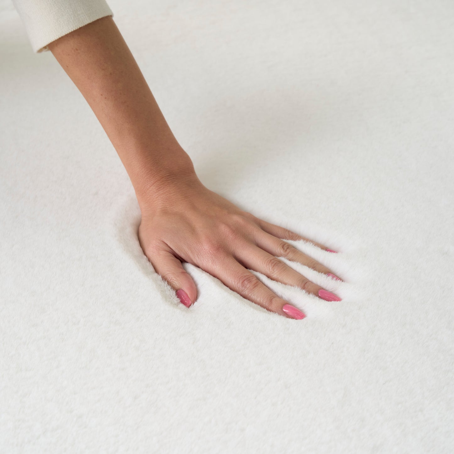 Nourison Soft Plush Rabbit Fur 4' x 6' White Contemporary Indoor Rug