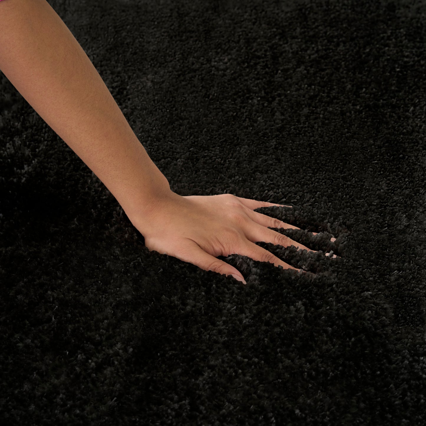Nourison Pacific Shag 5'3" x 7'3" Black Shag Indoor Rug