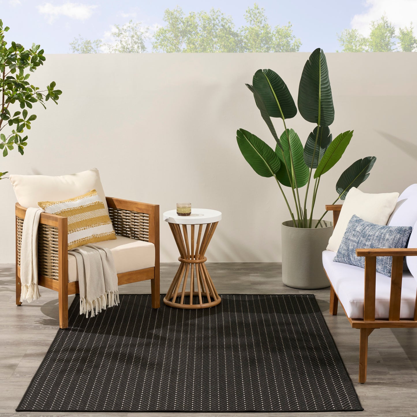 Nourison Horizon Indoor/Outdoor 5' x 7' Black Modern Rug