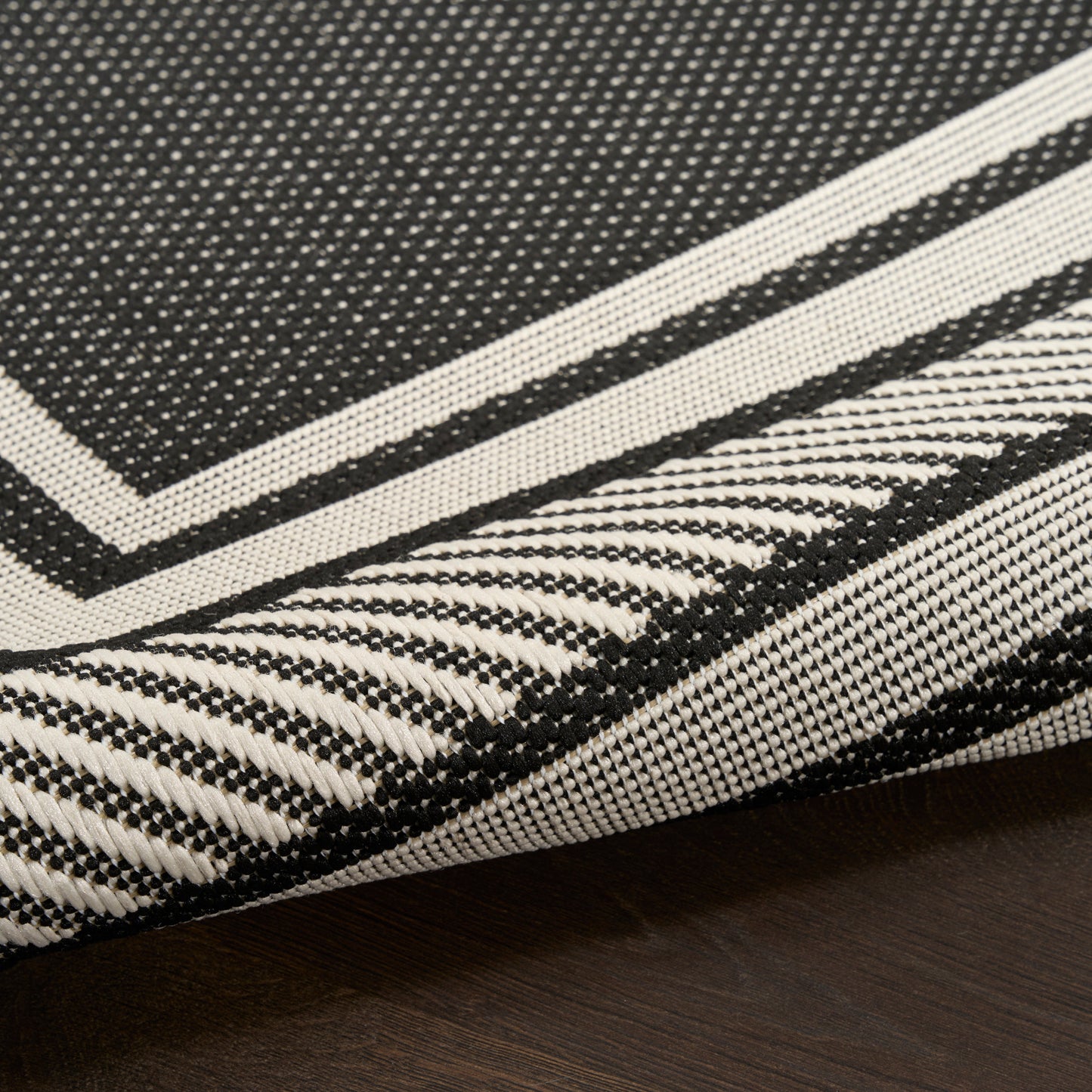 Nourison Horizon Indoor/Outdoor 4' x 6' Black Modern Rug