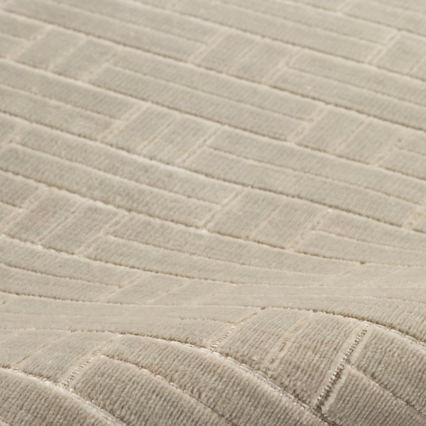 Nourison Washable Charm 2' x 3' Silver Ivory Modern Indoor Rug