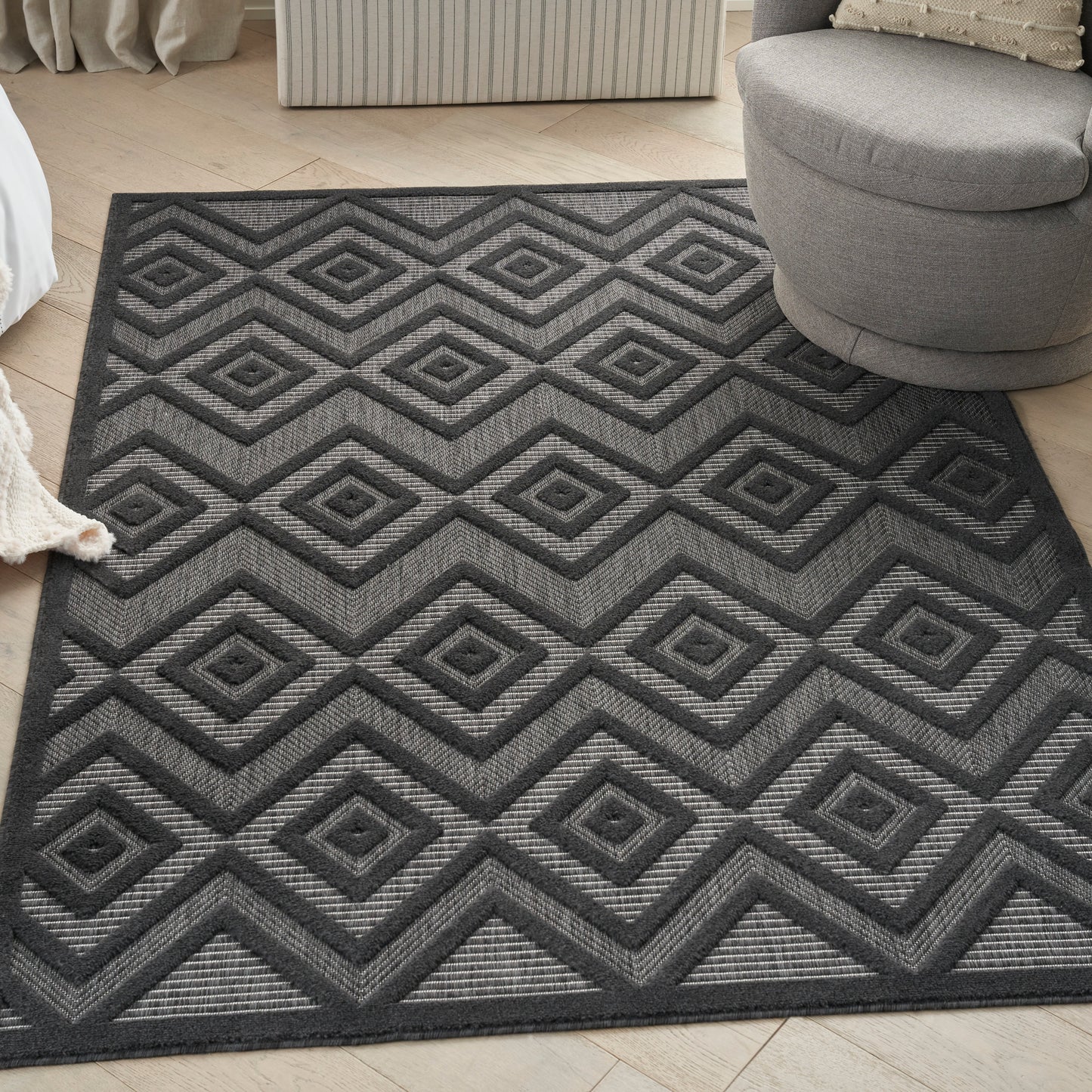 Nourison Versatile 4' x 6' Charcoal Black Modern Rug