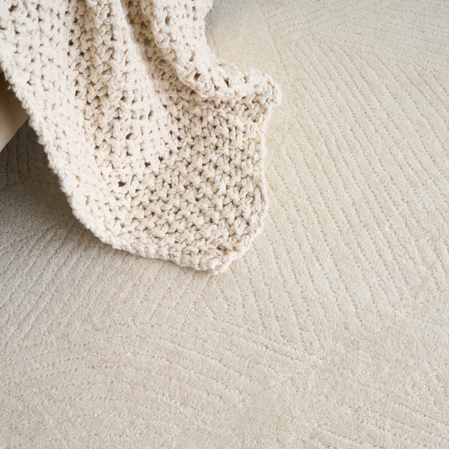 DKNY Pure Patterns 3'9" x 5'9" Ivory Modern Indoor Rug