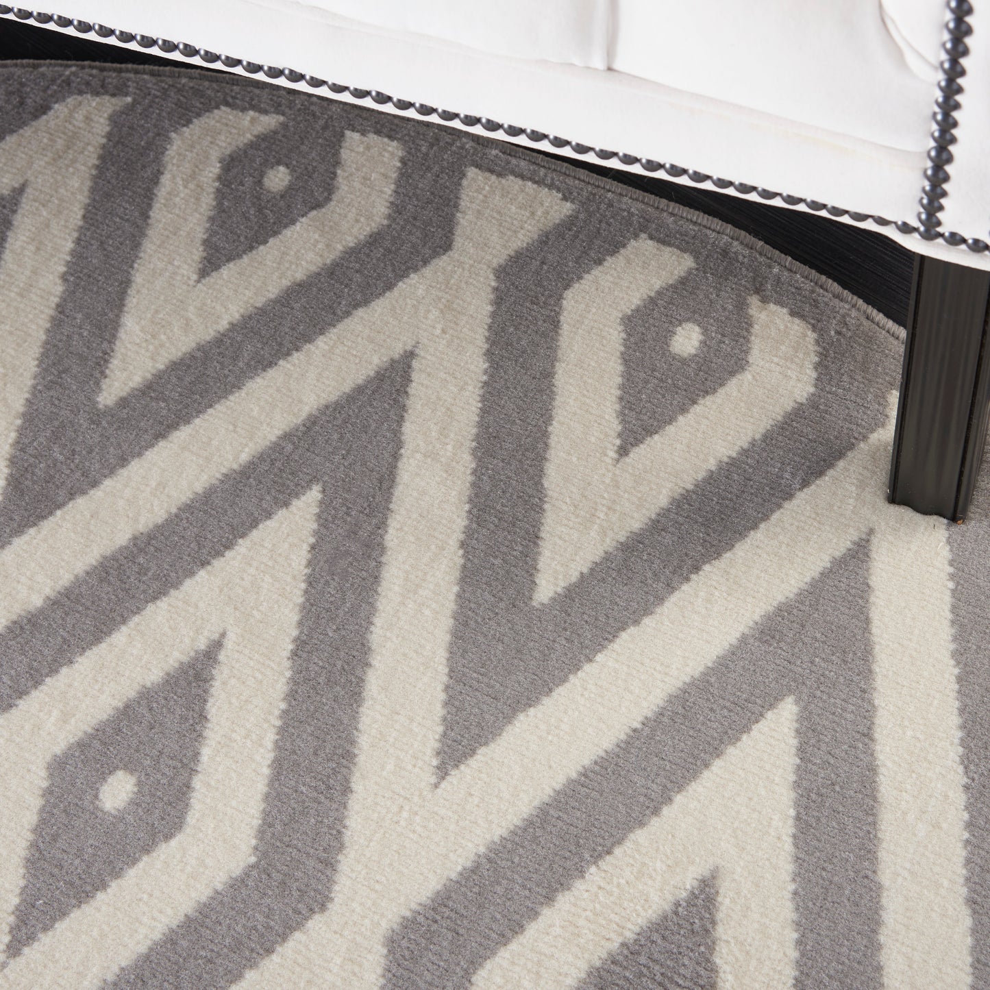 Nourison Grafix 5'3" x Round White/Grey Mid-Century Modern Indoor Rug