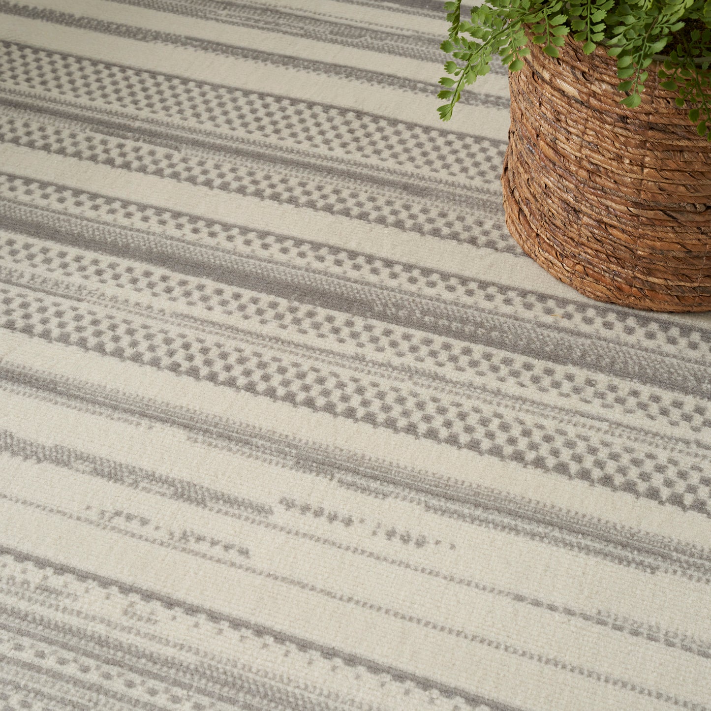 Nourison Grafix 5'3" x 7'3" Ivory Grey Modern Indoor Rug