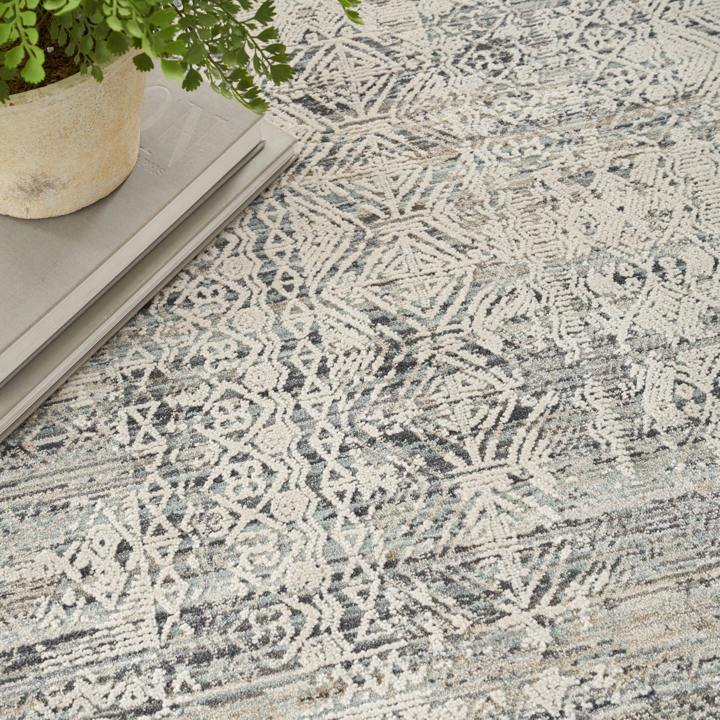 Nourison Lynx 5'3" x 7'10" Ivory Blue Vintage Indoor Rug