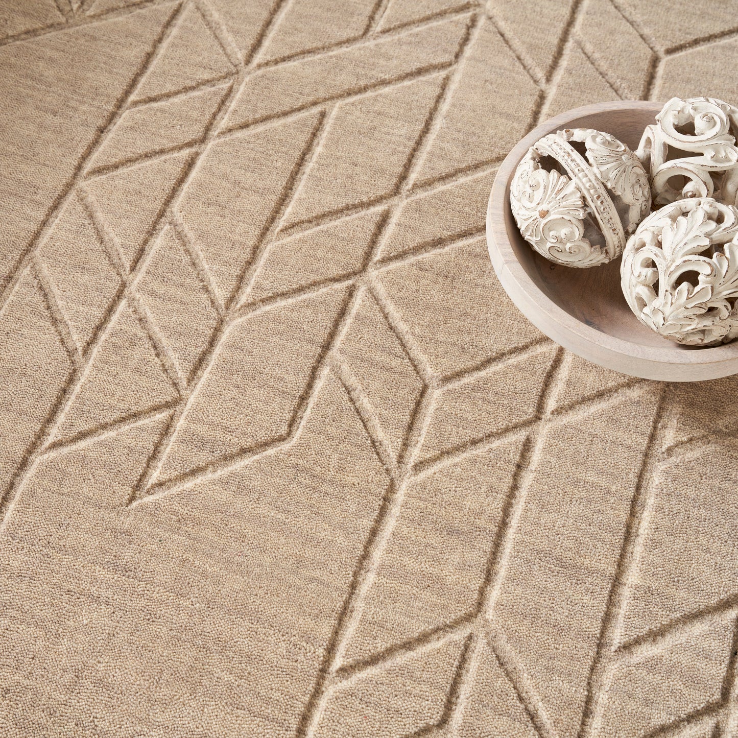 Nourison Alessia 5'3" x 7'5" Beige Modern Indoor Rug