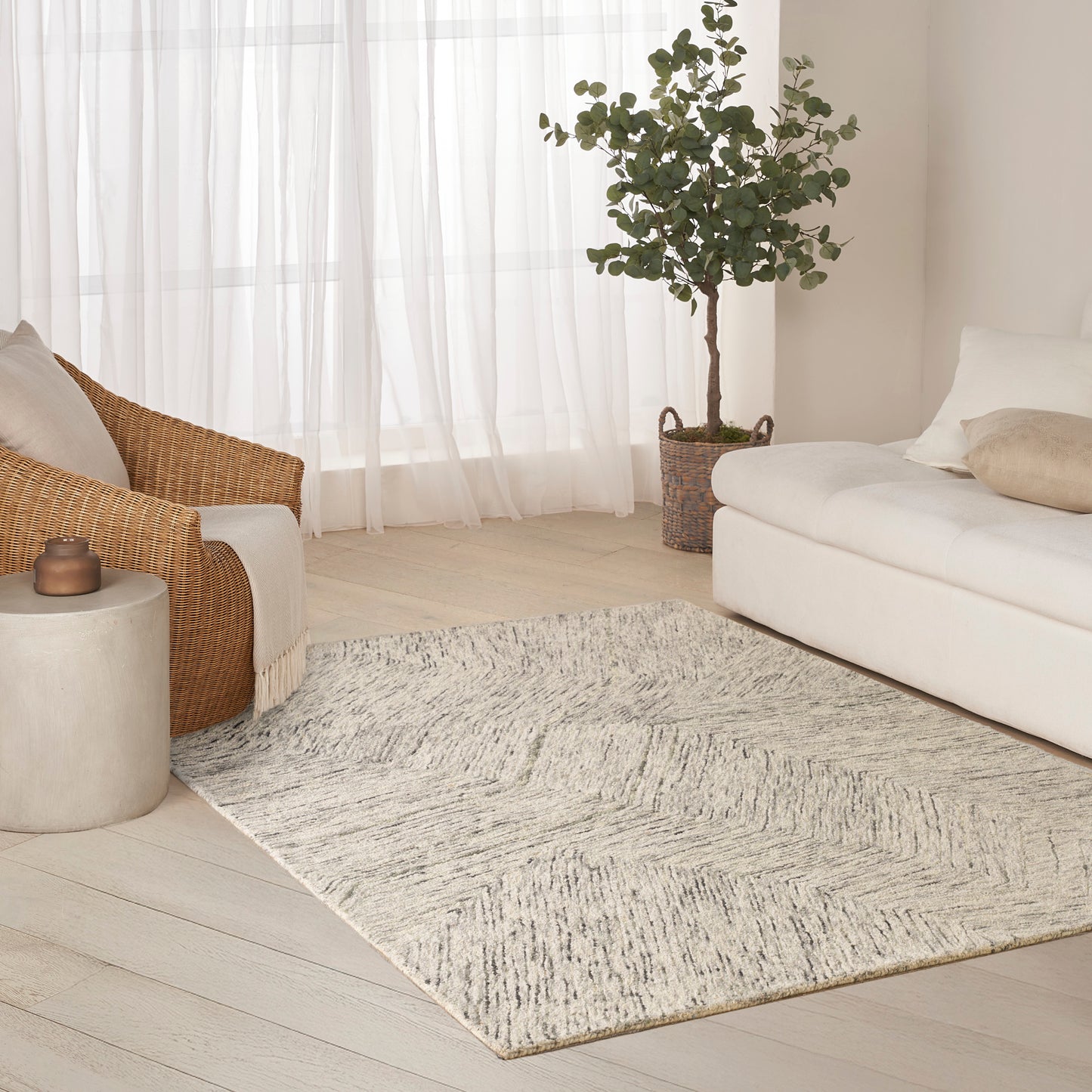 DKNY Pure Angles 3'9" x 5'9" Grey Modern Indoor Rug