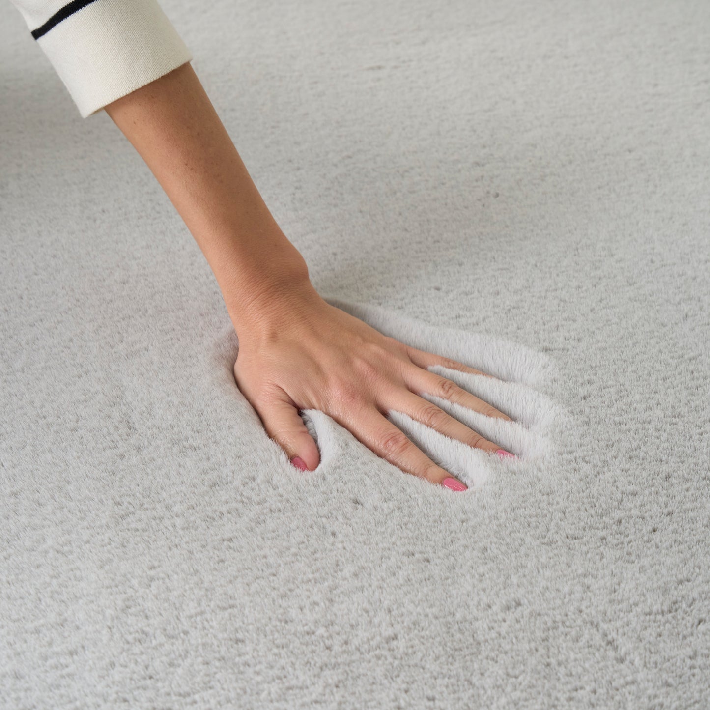 Nourison Soft Plush Rabbit Fur 7'6" x 9'6" Silver Contemporary Indoor Rug