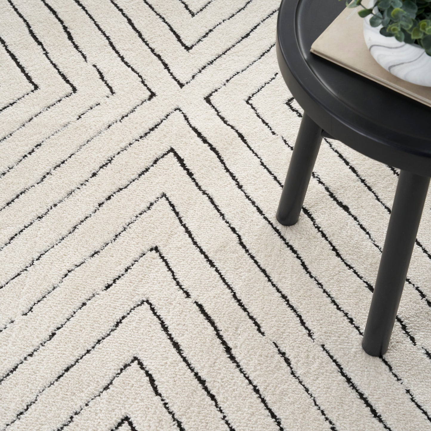 Nourison Modern Comfort 3'11" x 5'11" Ivory Black Scandinavian Indoor Rug