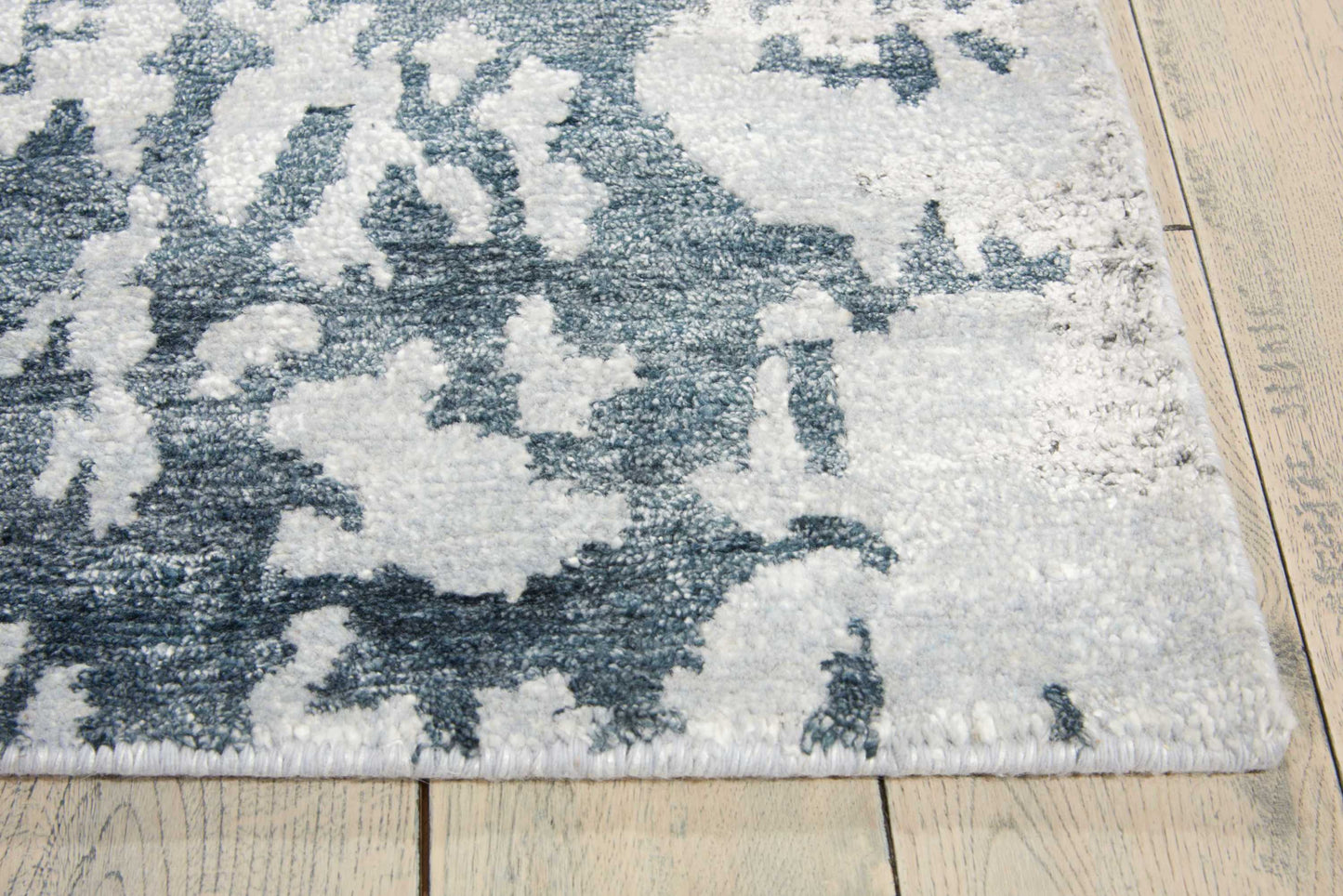 Nourison Silk Shadows 3'9" x 5'9" Silver Grey Vintage Indoor Rug