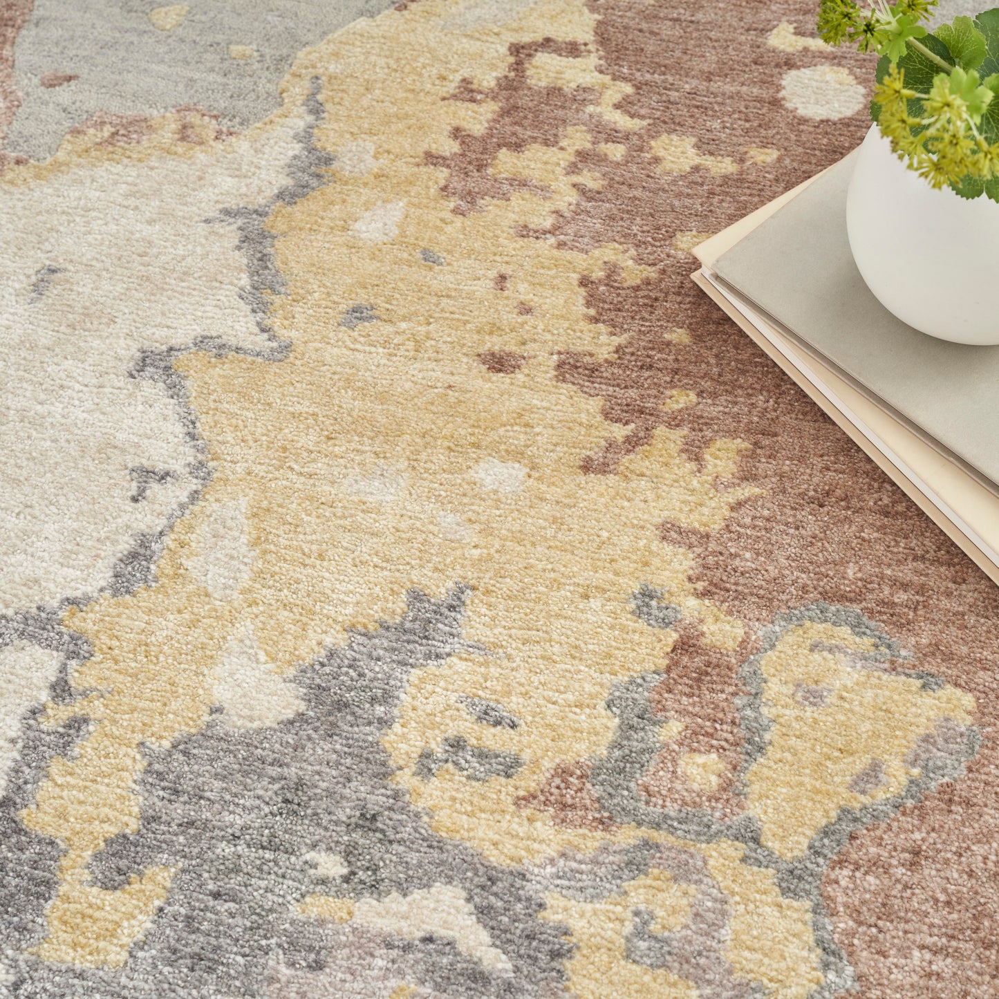 Nourison Silk Shadows 9'9" x 13'9" Silver Modern Indoor Rug